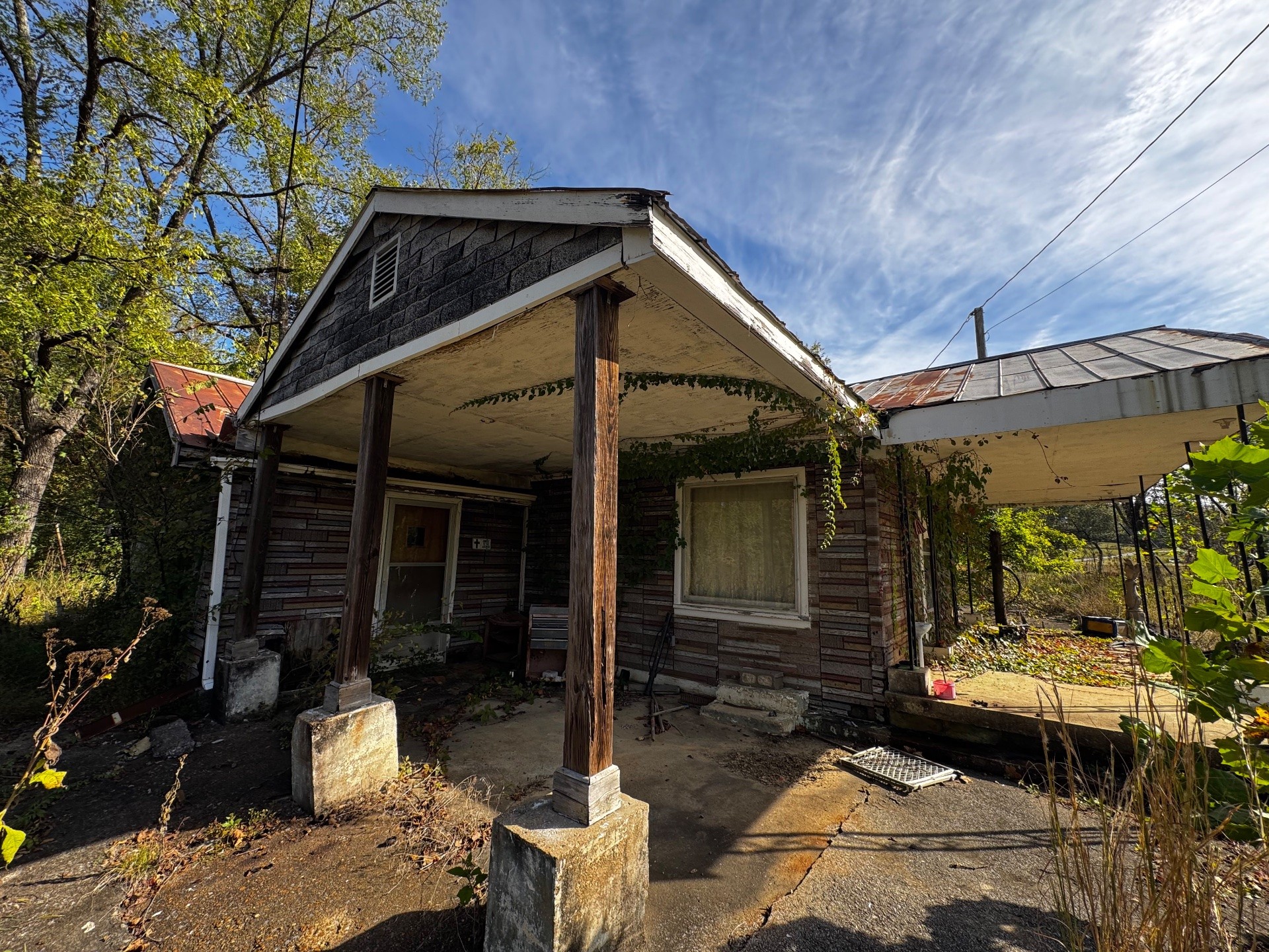 2210 N Hurricane Creek Rd Property Photo 1