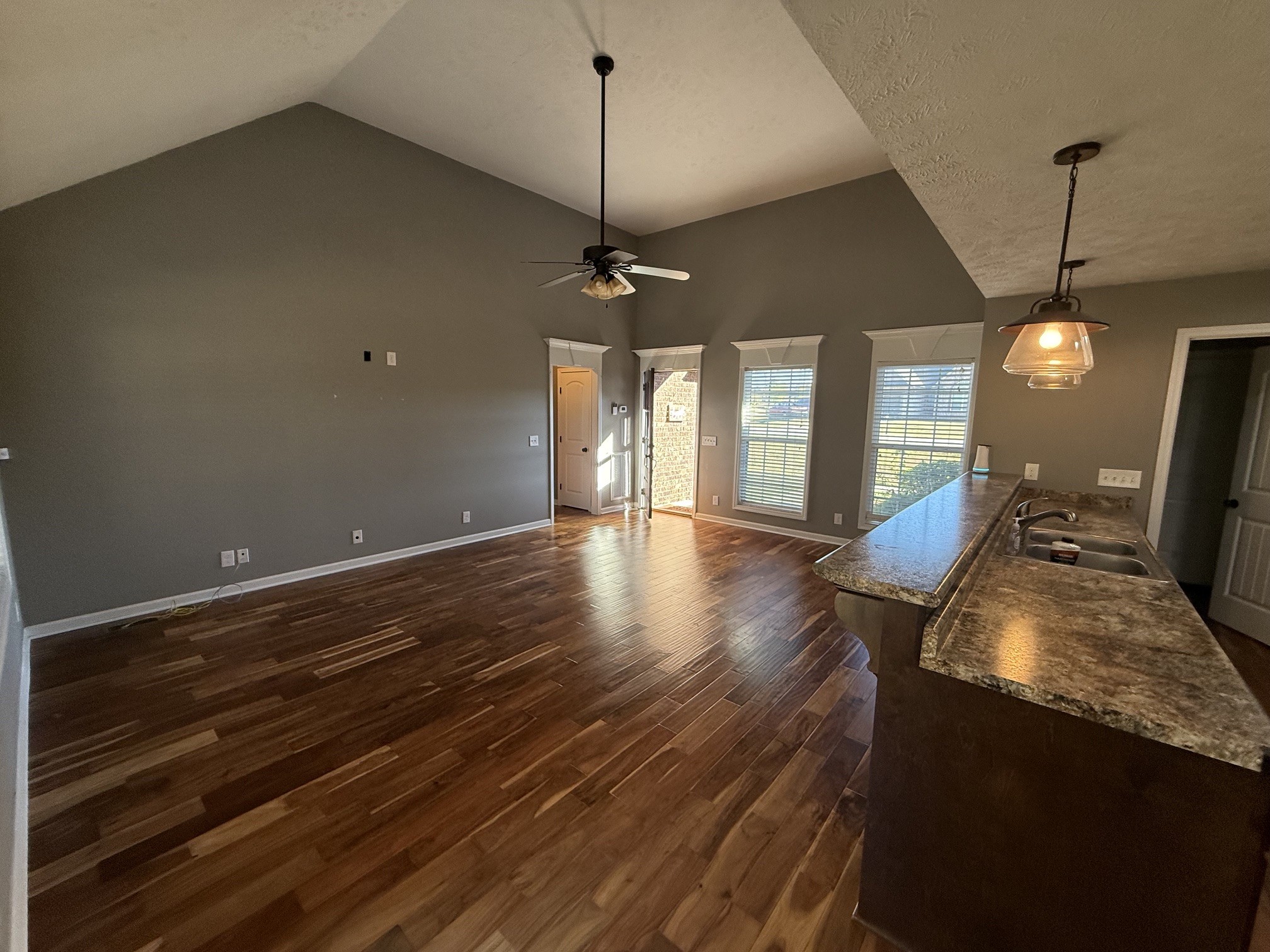 5863 Villa Way Property Photo 4