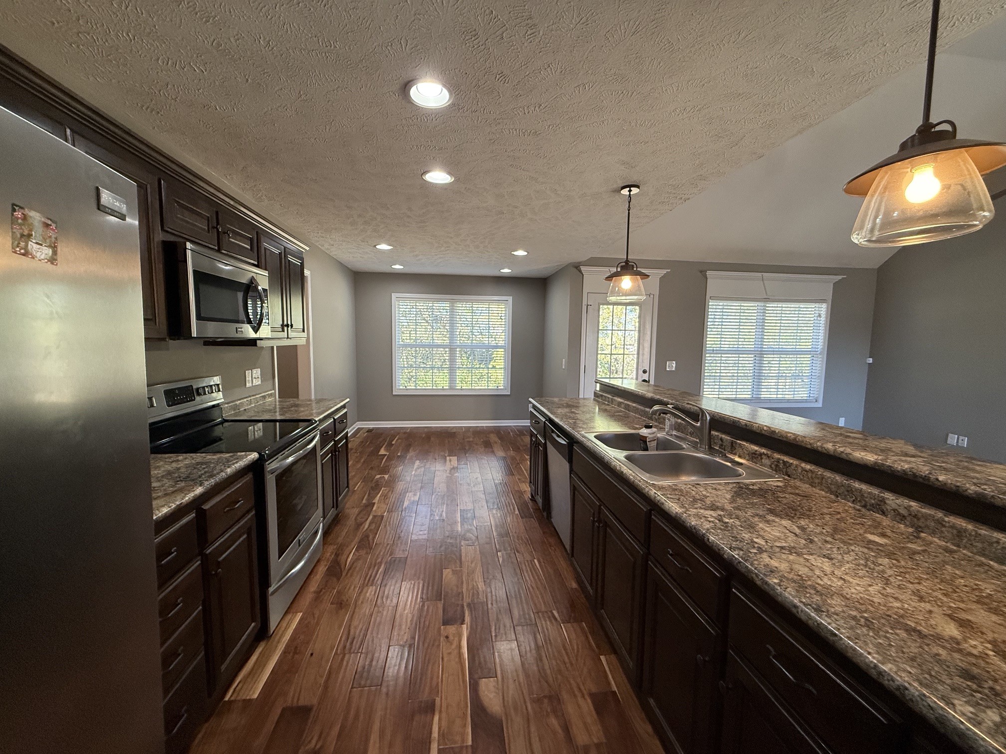 5863 Villa Way Property Photo 6