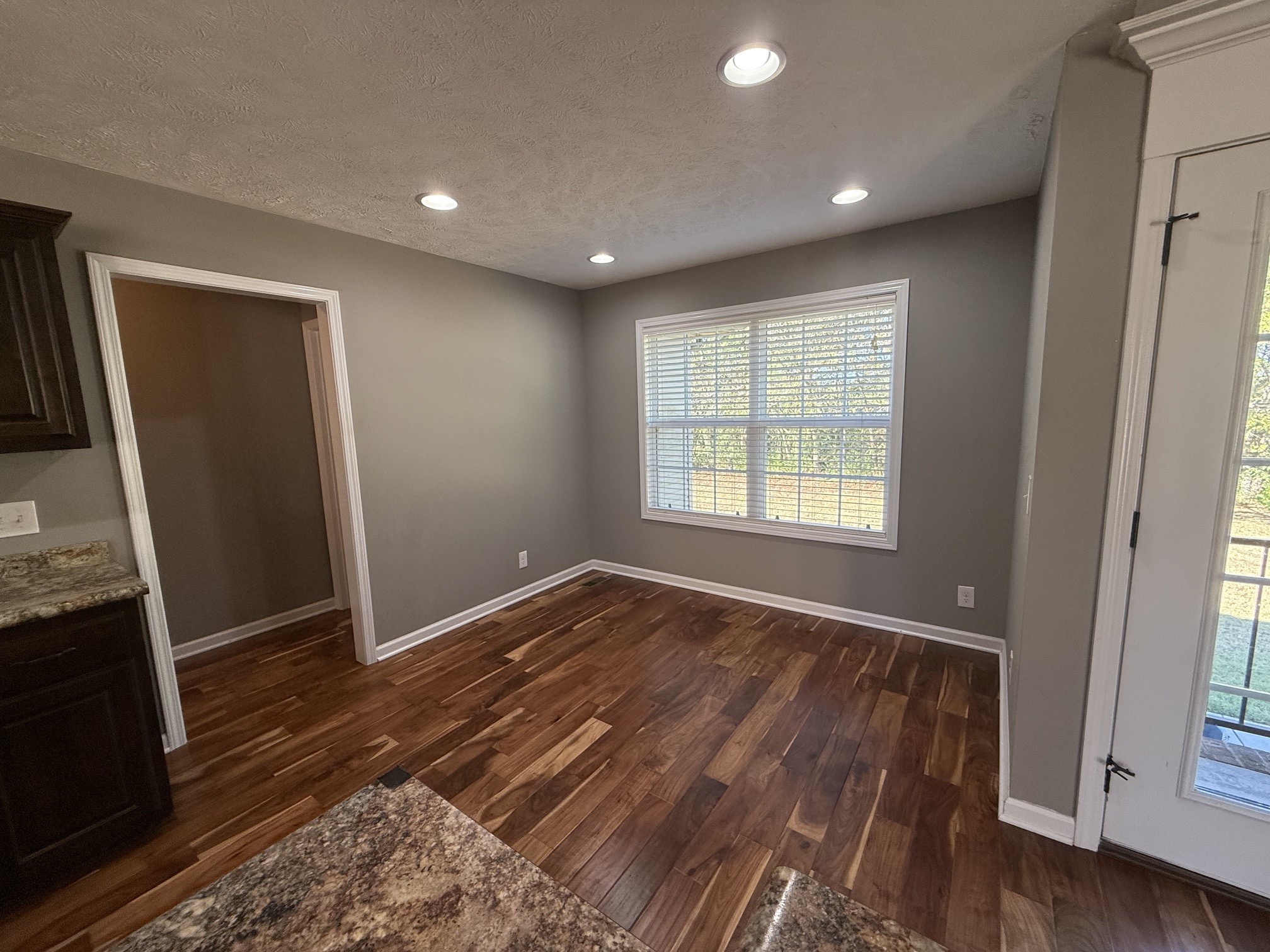 5863 Villa Way Property Photo 7