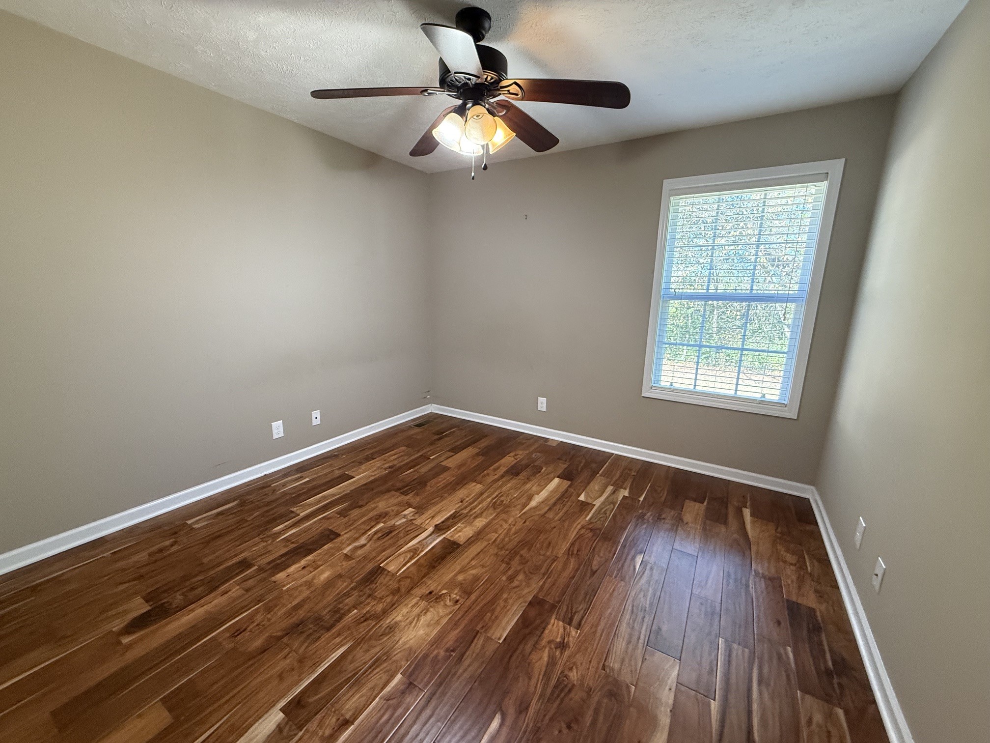 5863 Villa Way Property Photo 8