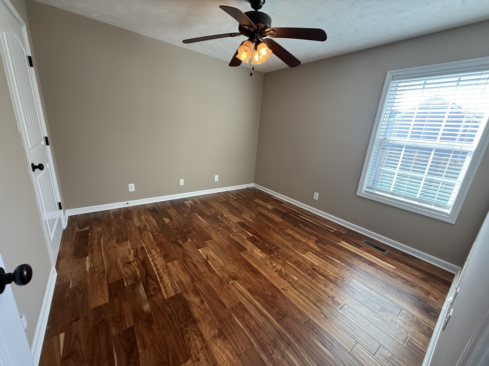 5863 Villa Way Property Photo 12