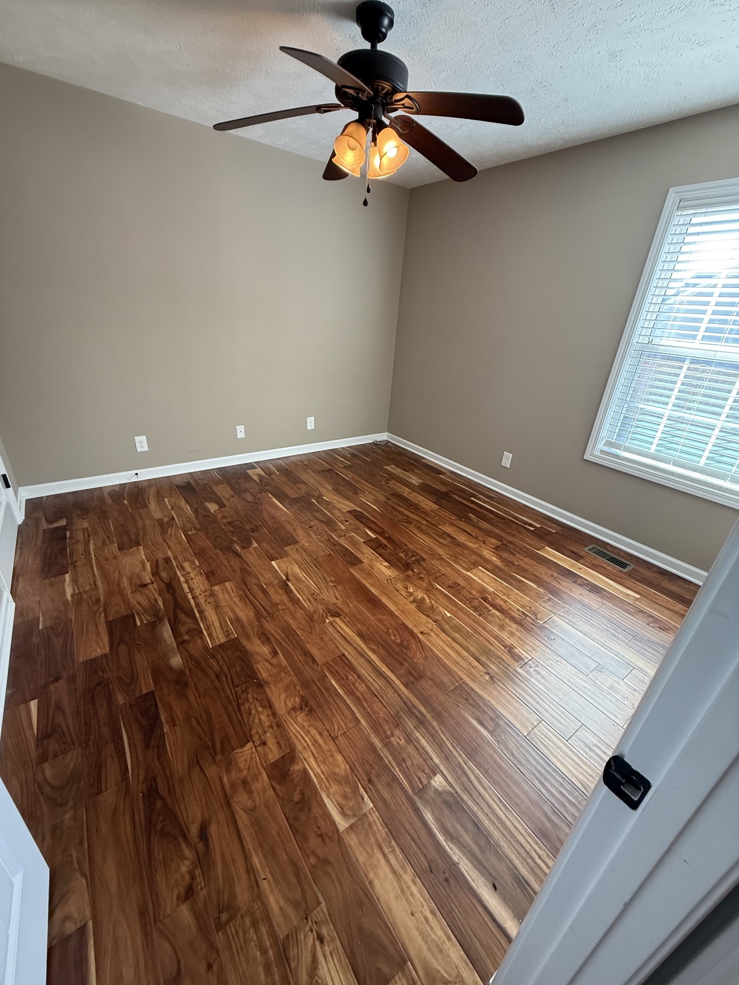 5863 Villa Way Property Photo 13
