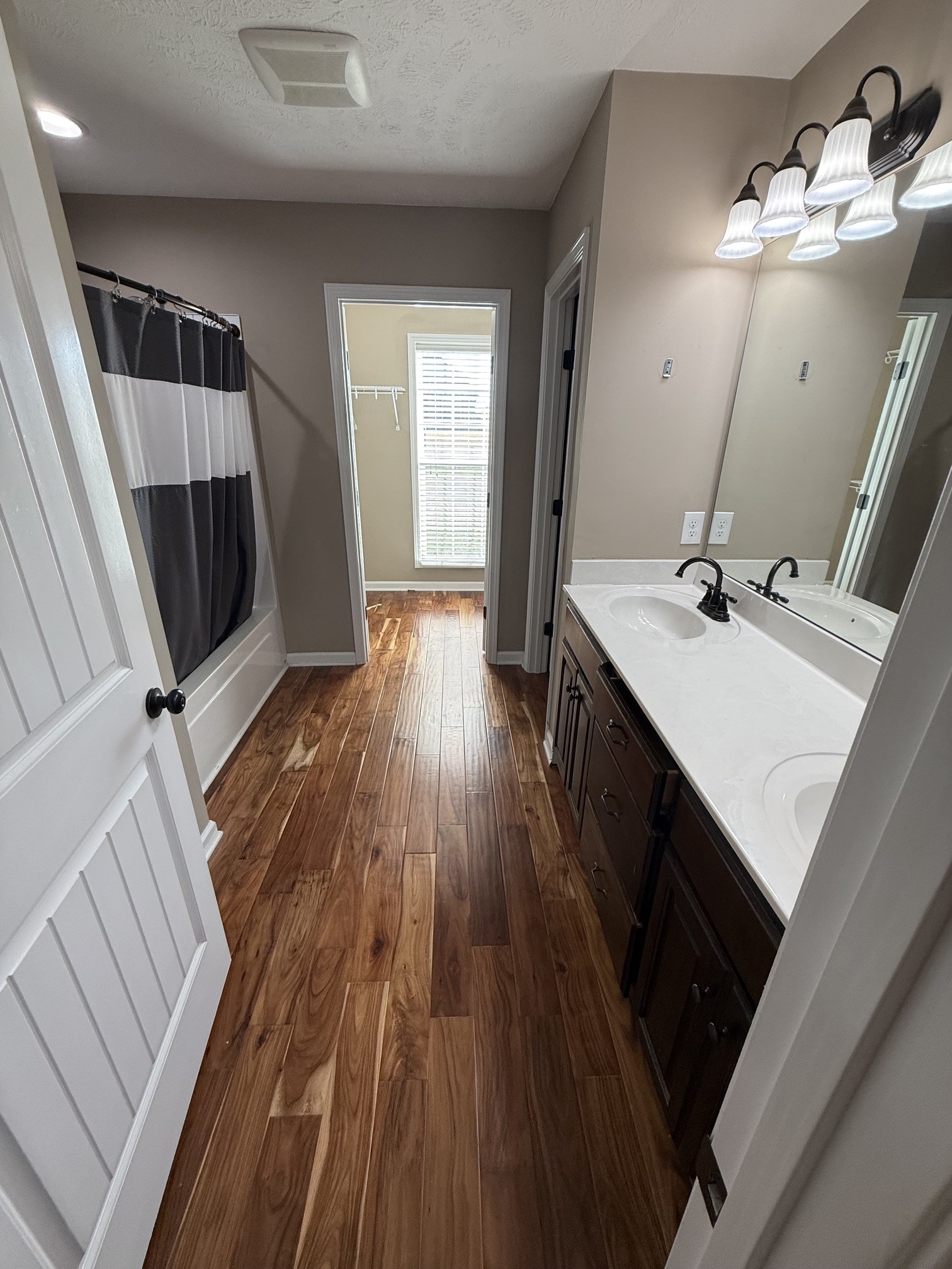 5863 Villa Way Property Photo 17