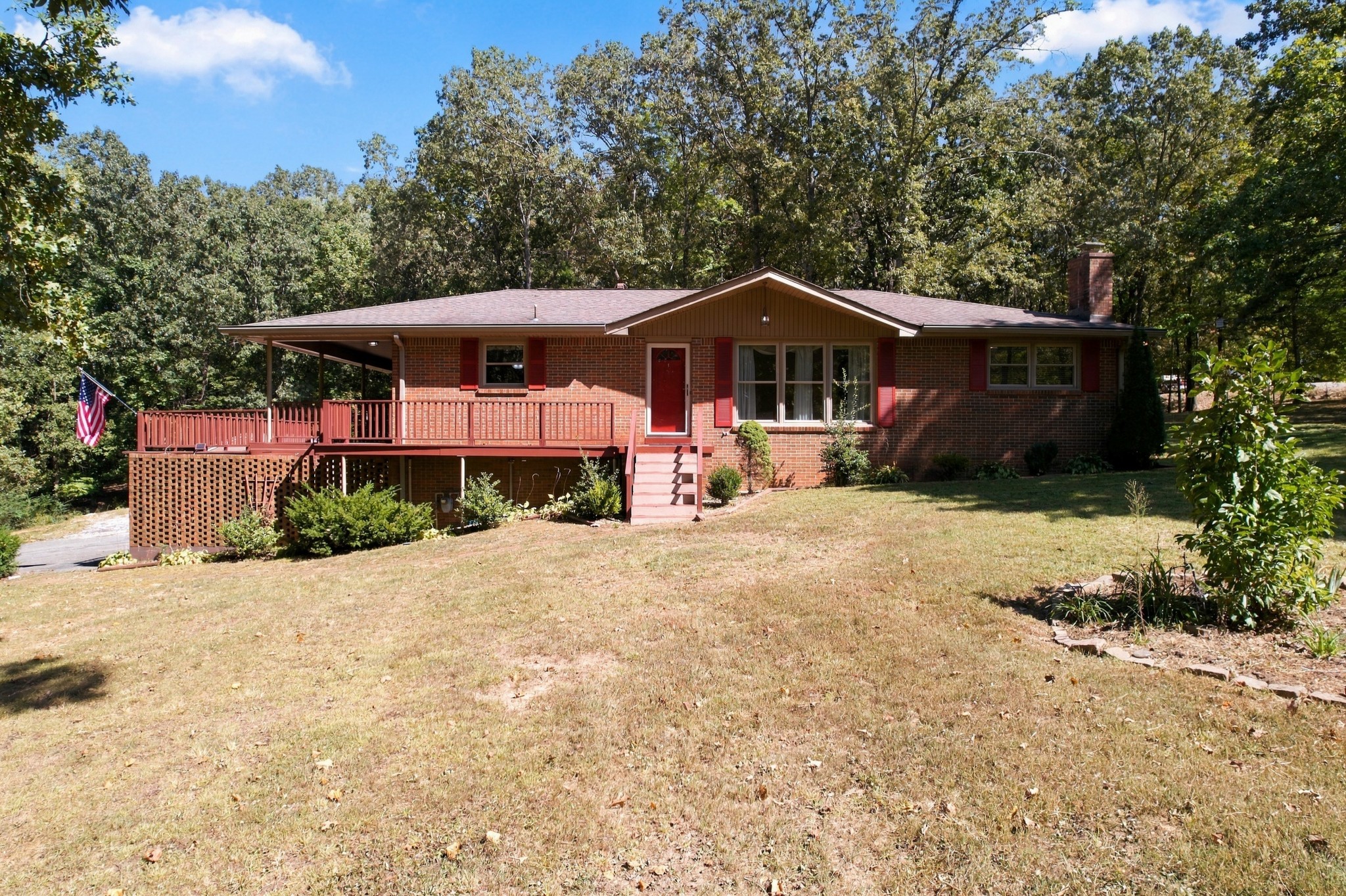 105 Baker St Property Photo 1