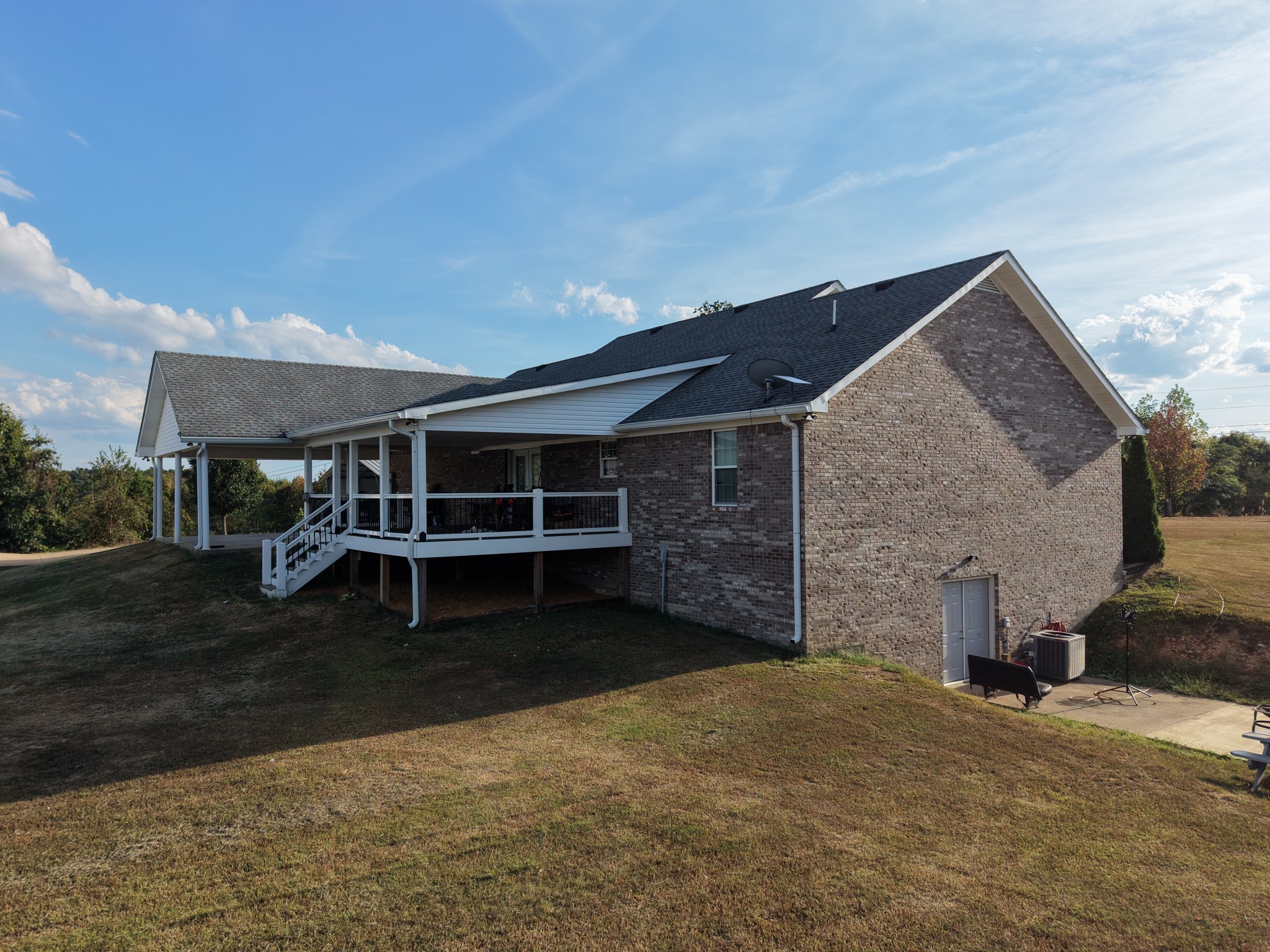 147 Edgehill Ln Property Photo 13