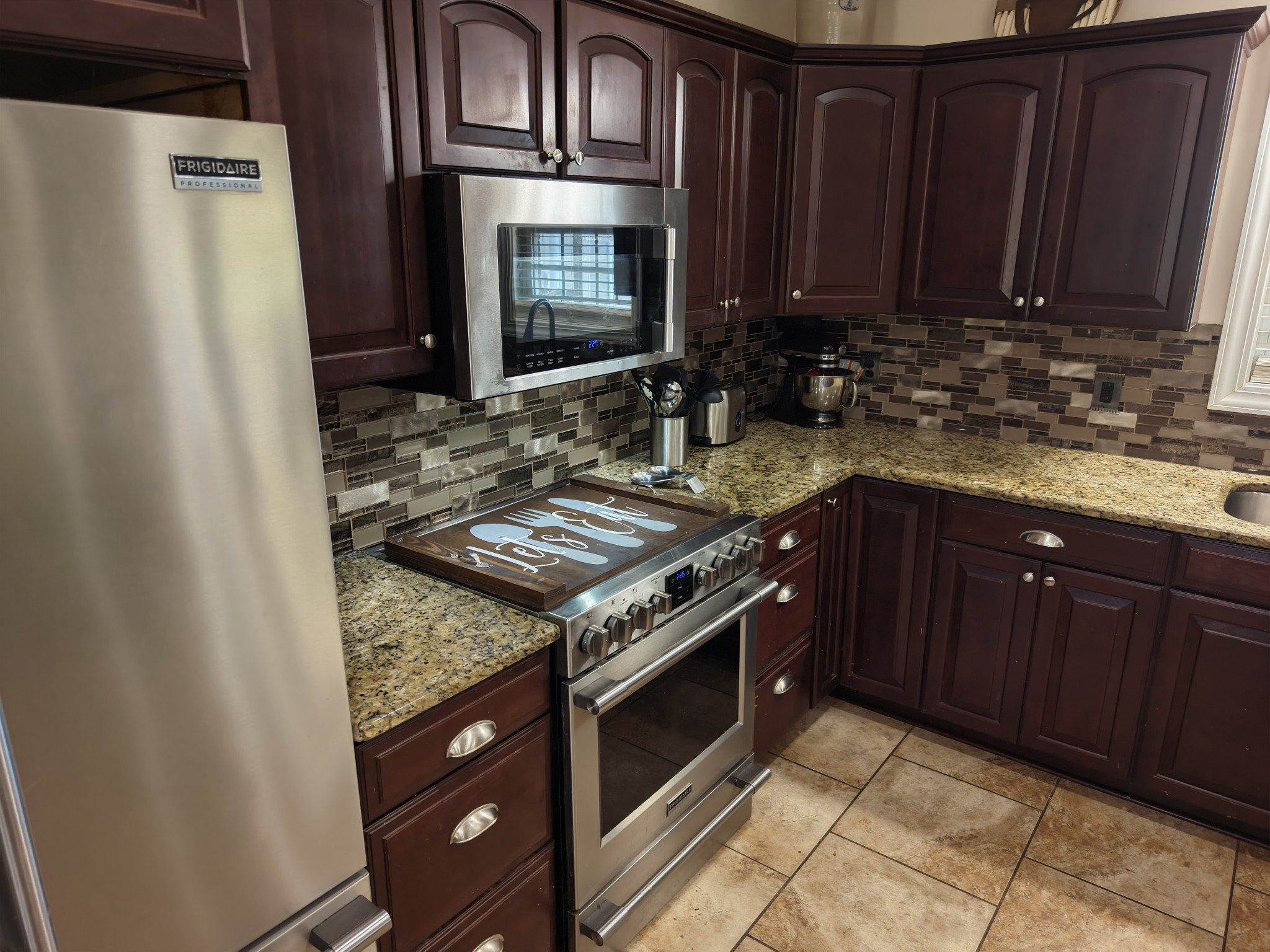 147 Edgehill Ln Property Photo 27