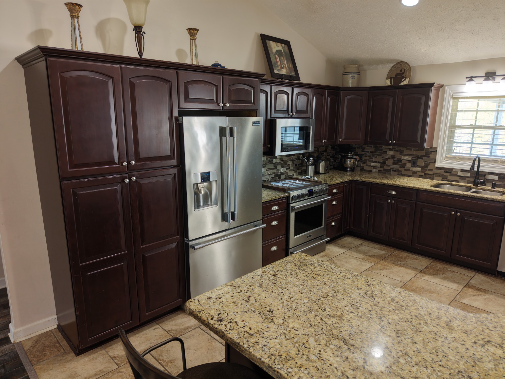 147 Edgehill Ln Property Photo 28