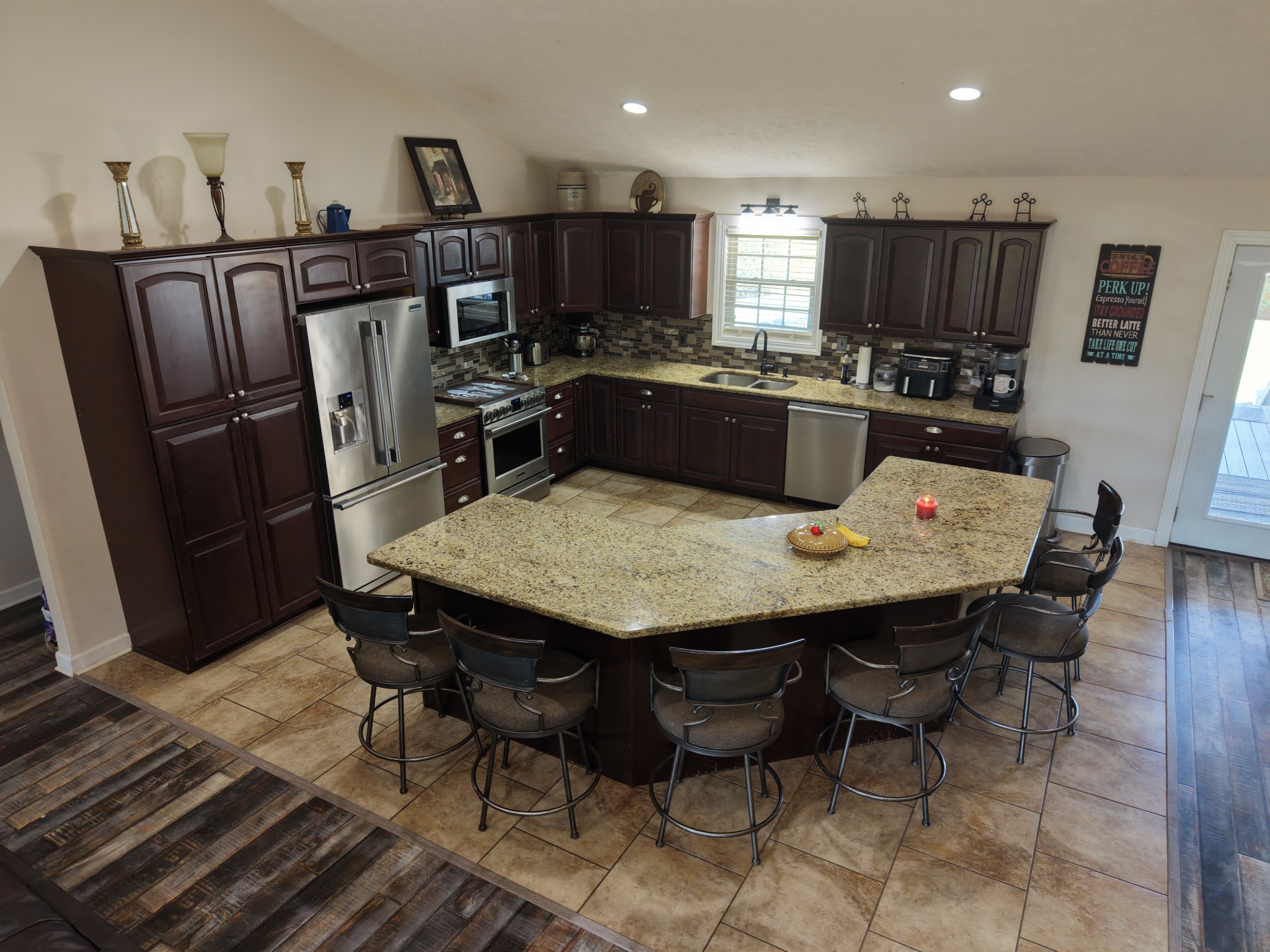 147 Edgehill Ln Property Photo 32