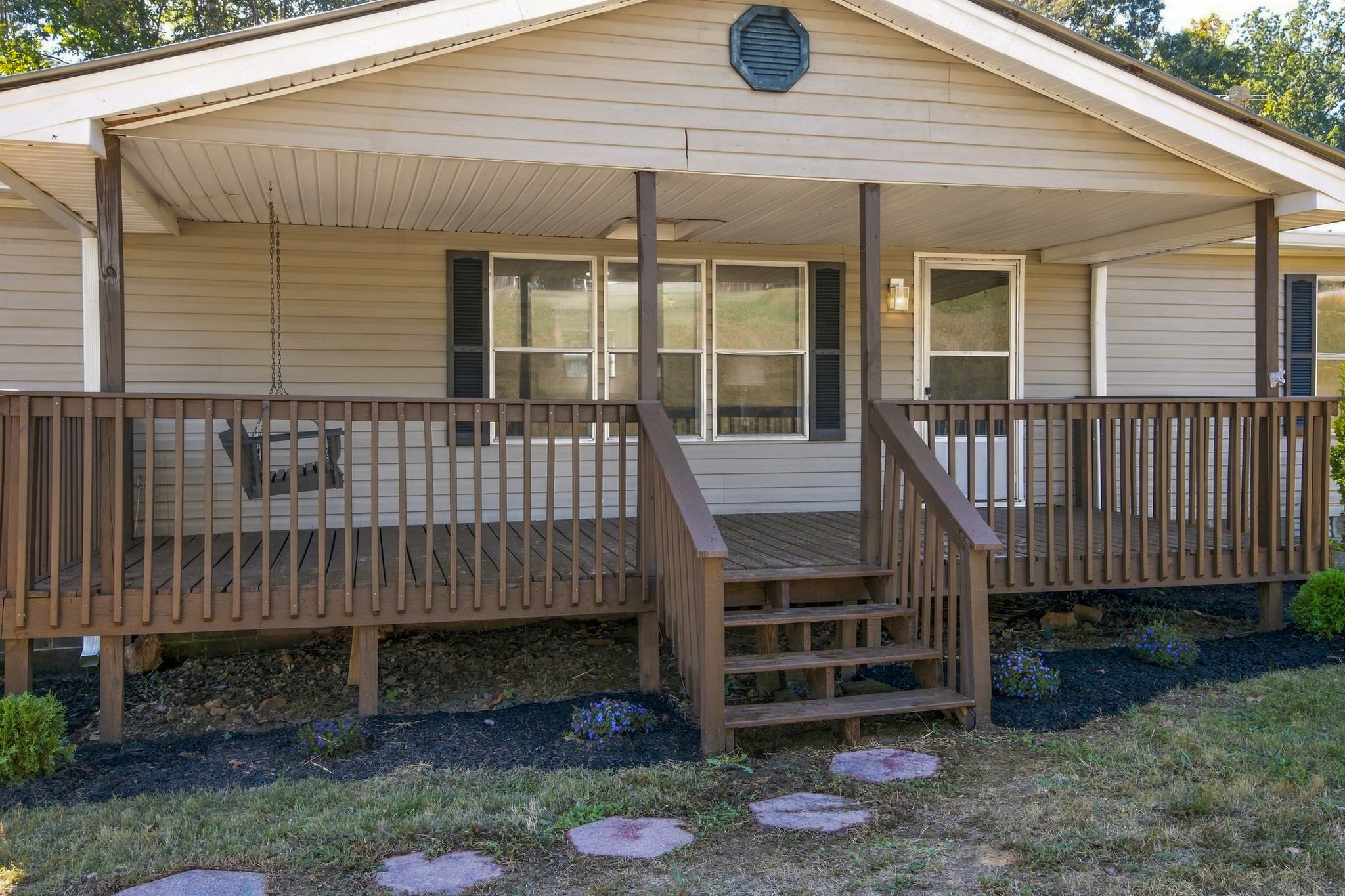 1005 Briarwood Dr Property Photo 3