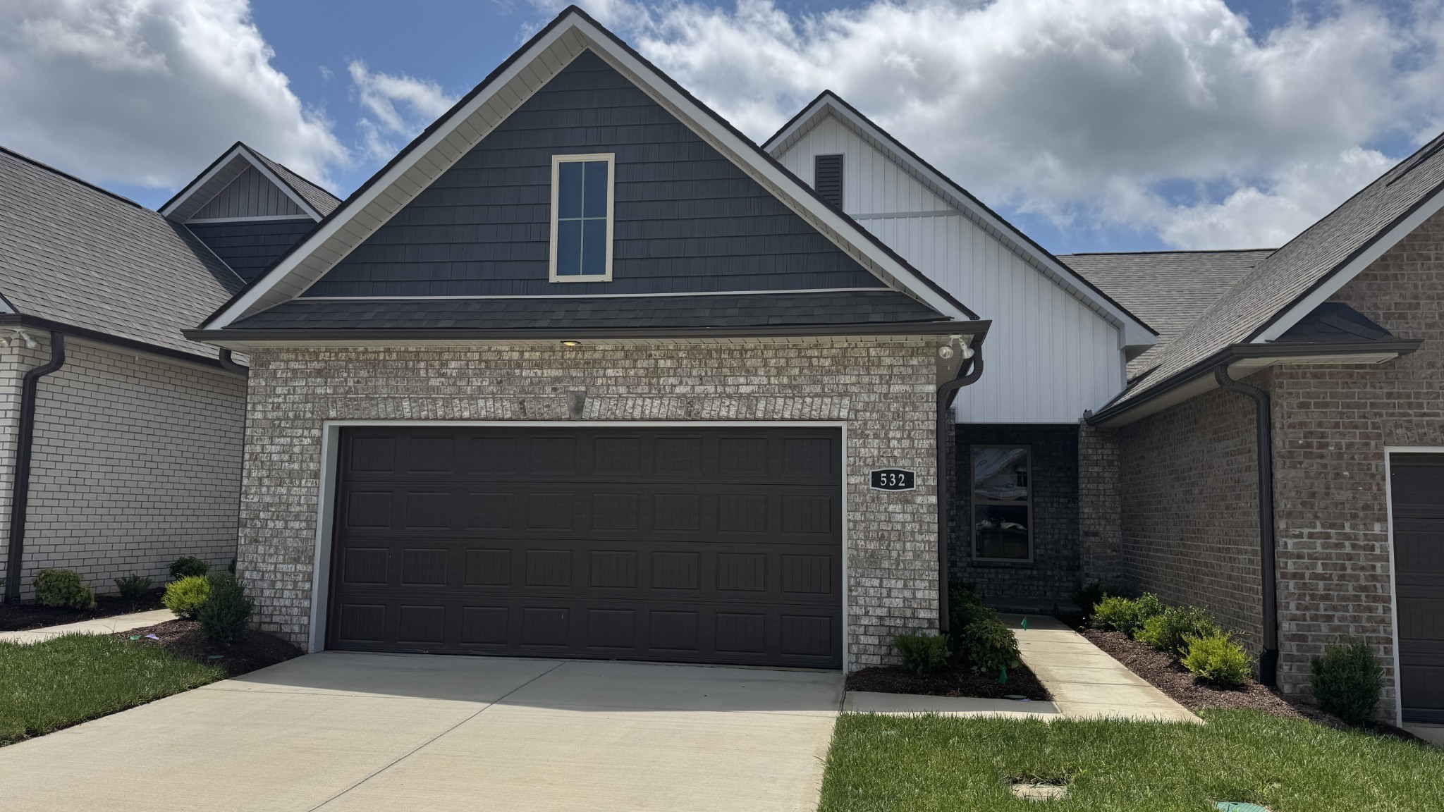 532 W Foxrun Property Photo 1