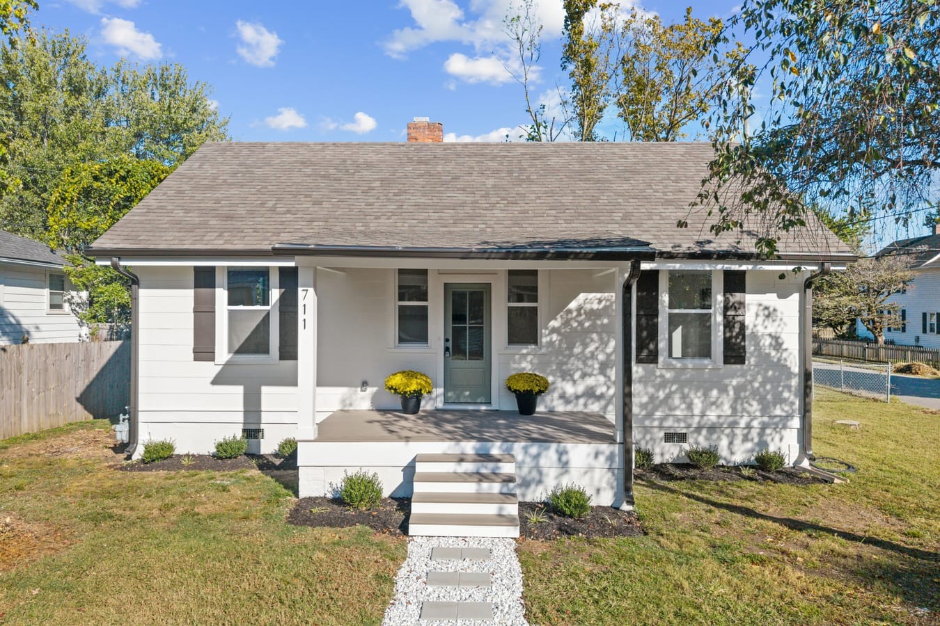 711 Lawrence St Property Photo 1
