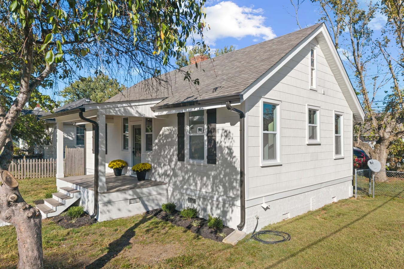 711 Lawrence St Property Photo 3