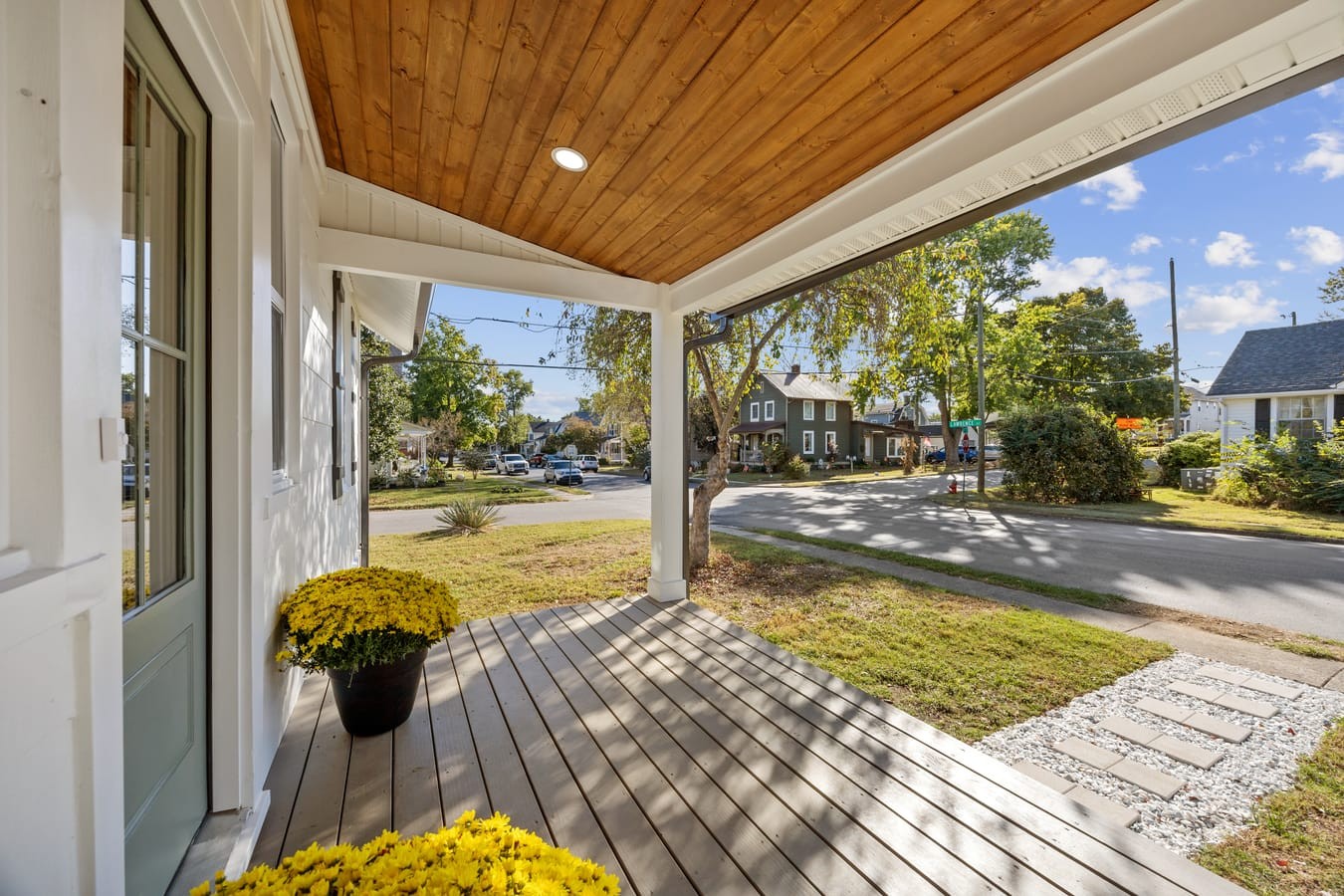 711 Lawrence St Property Photo 6