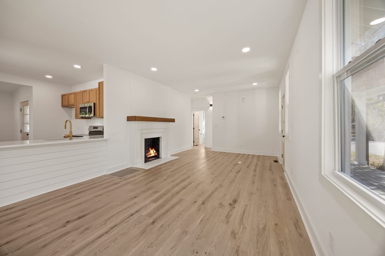 711 Lawrence St Property Photo 10