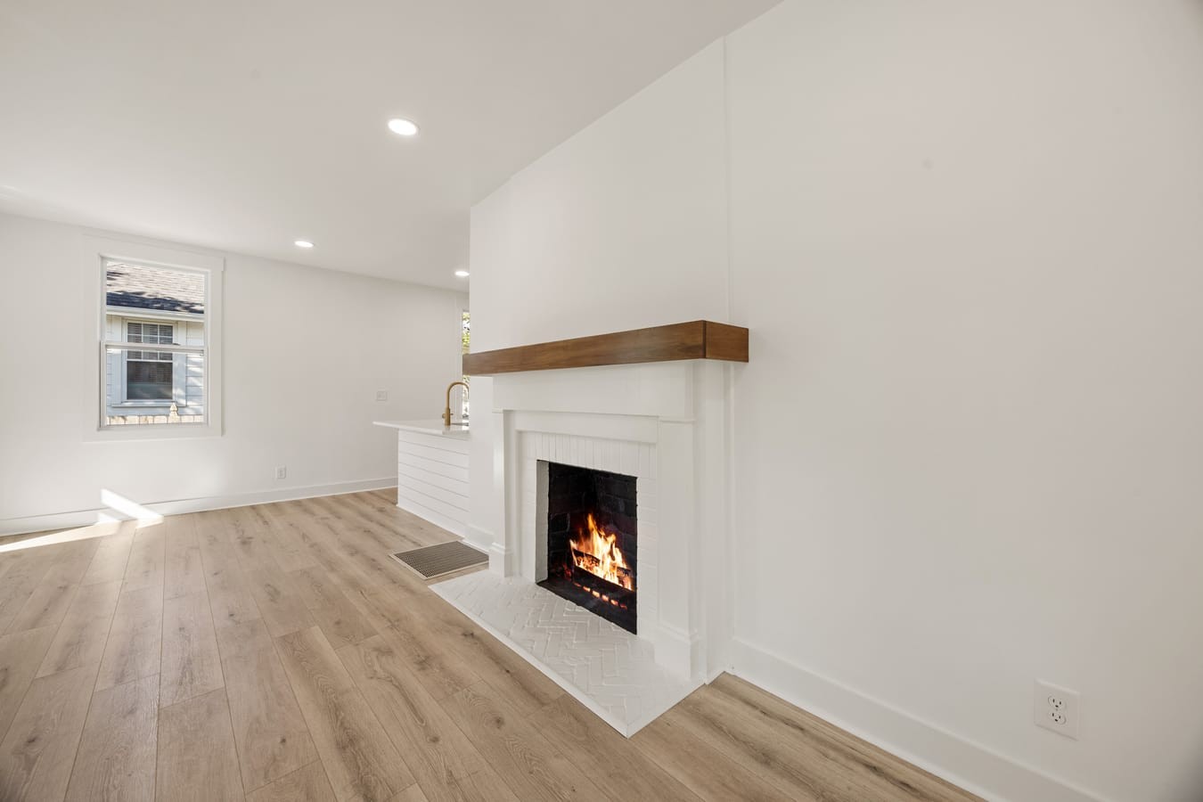 711 Lawrence St Property Photo 11