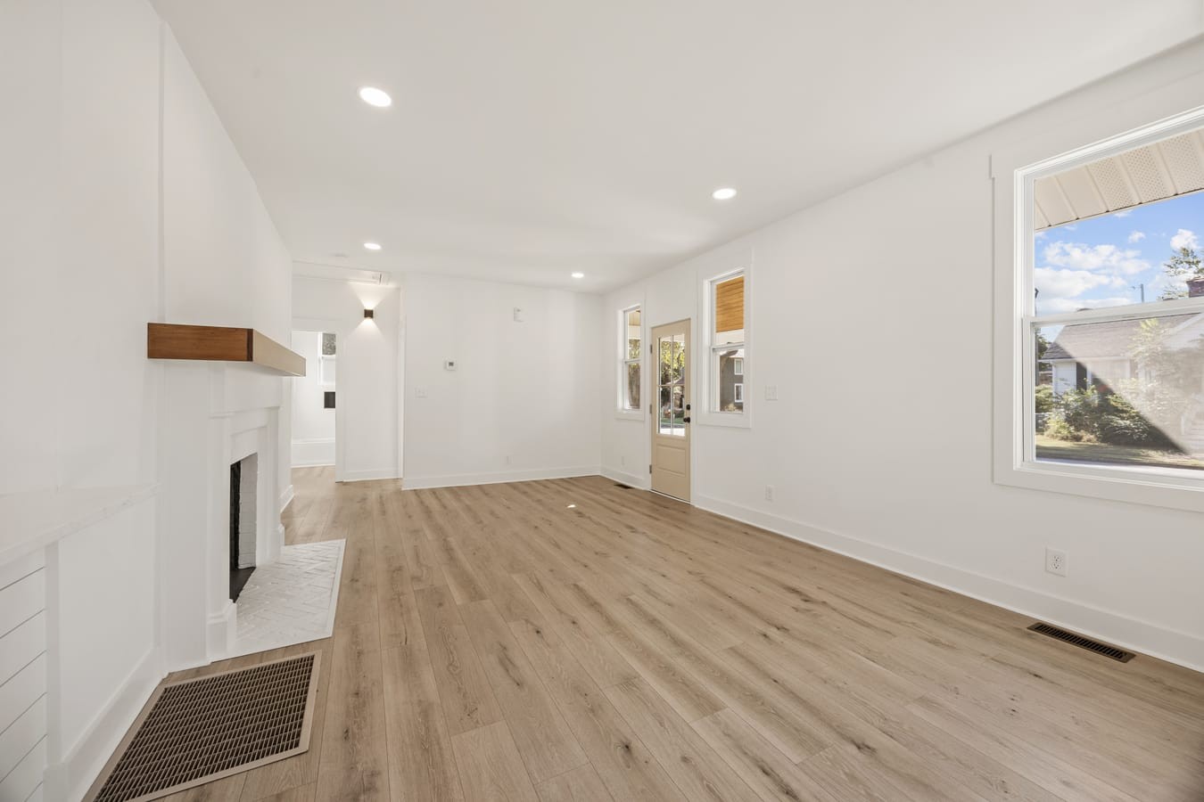 711 Lawrence St Property Photo 12