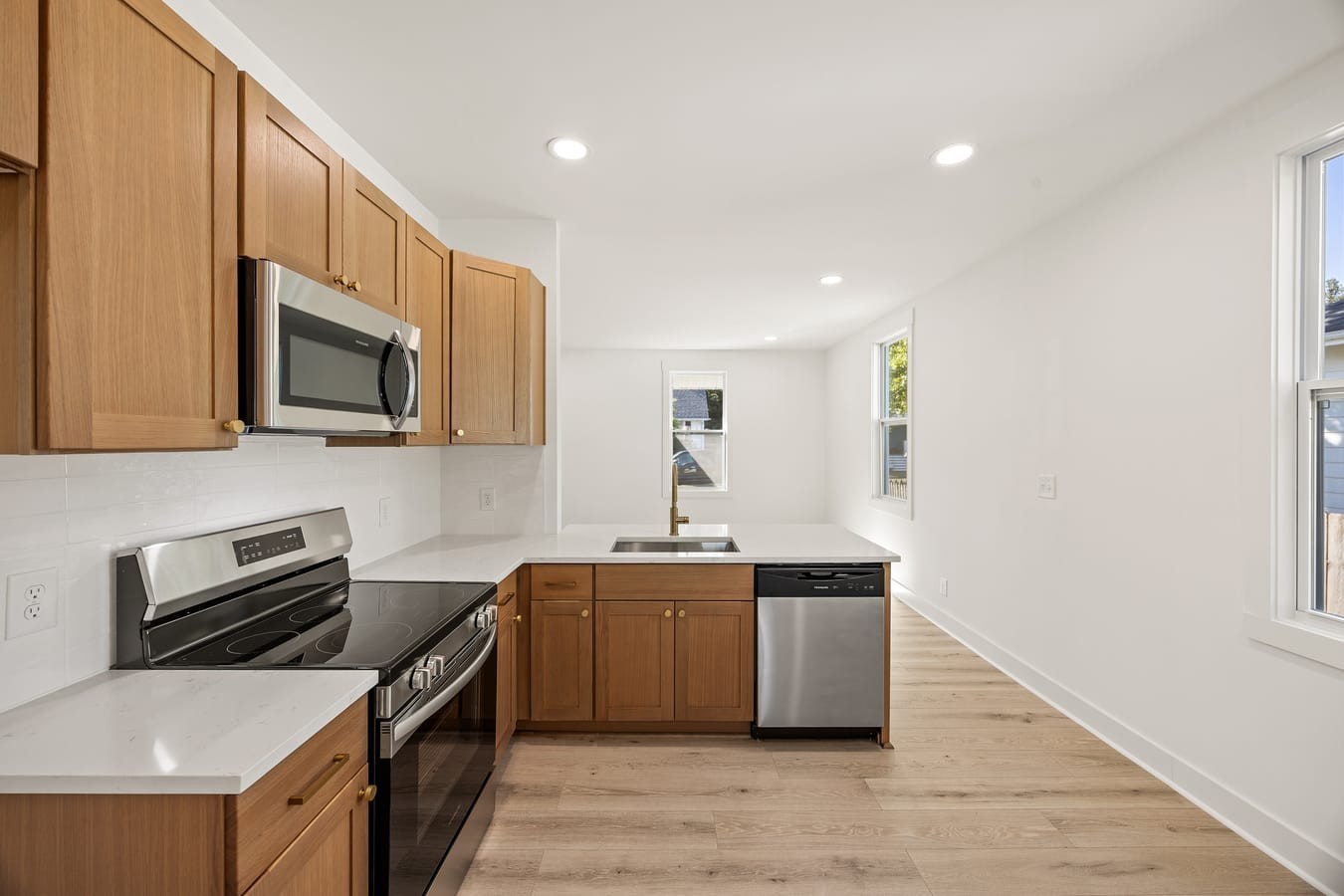 711 Lawrence St Property Photo 13