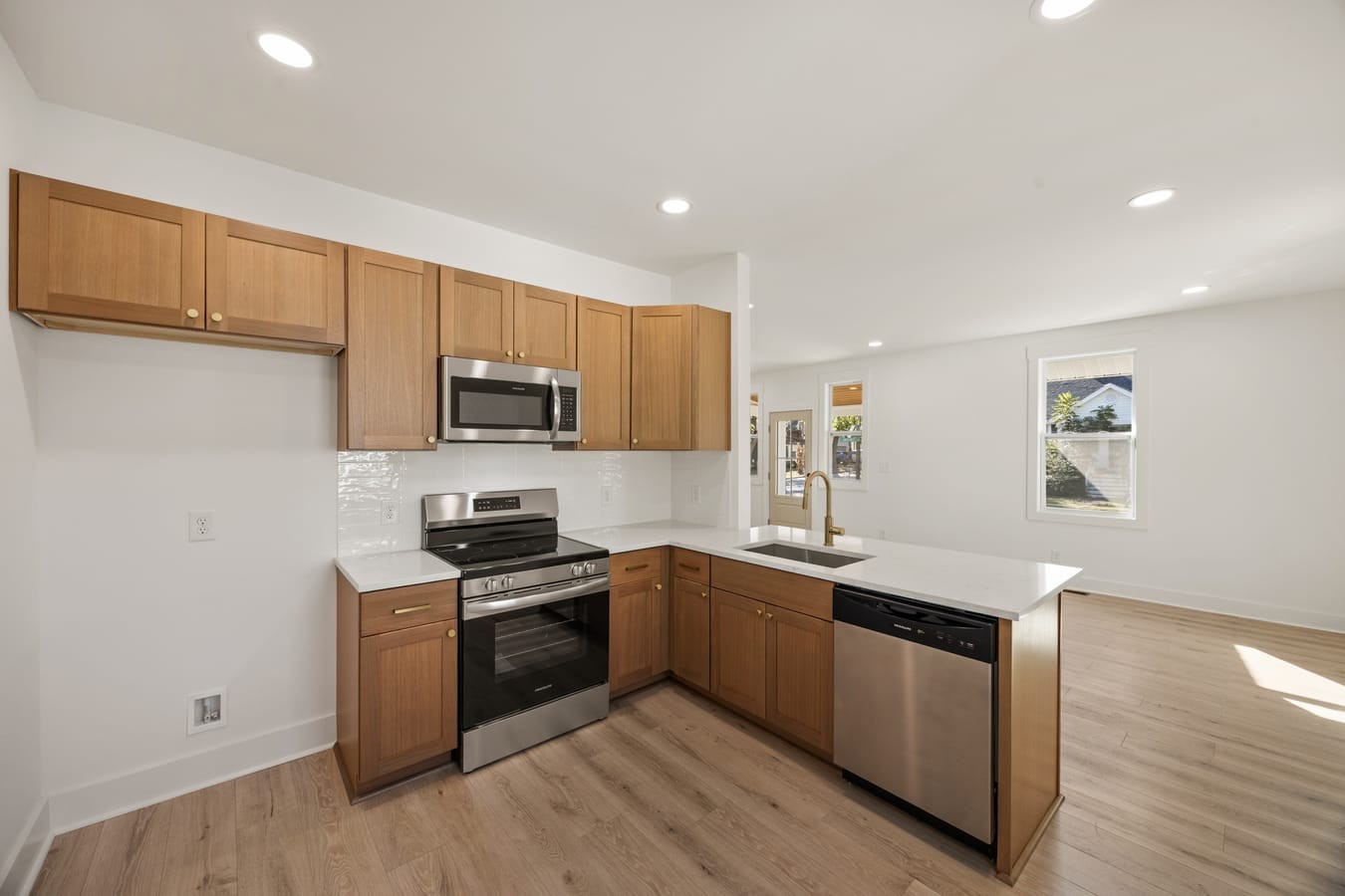 711 Lawrence St Property Photo 14