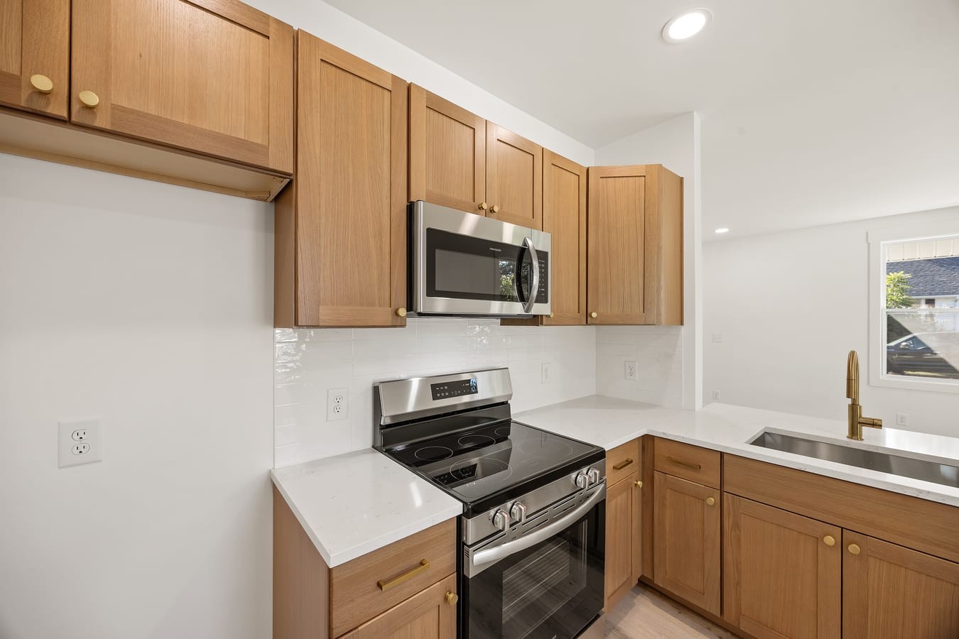 711 Lawrence St Property Photo 15