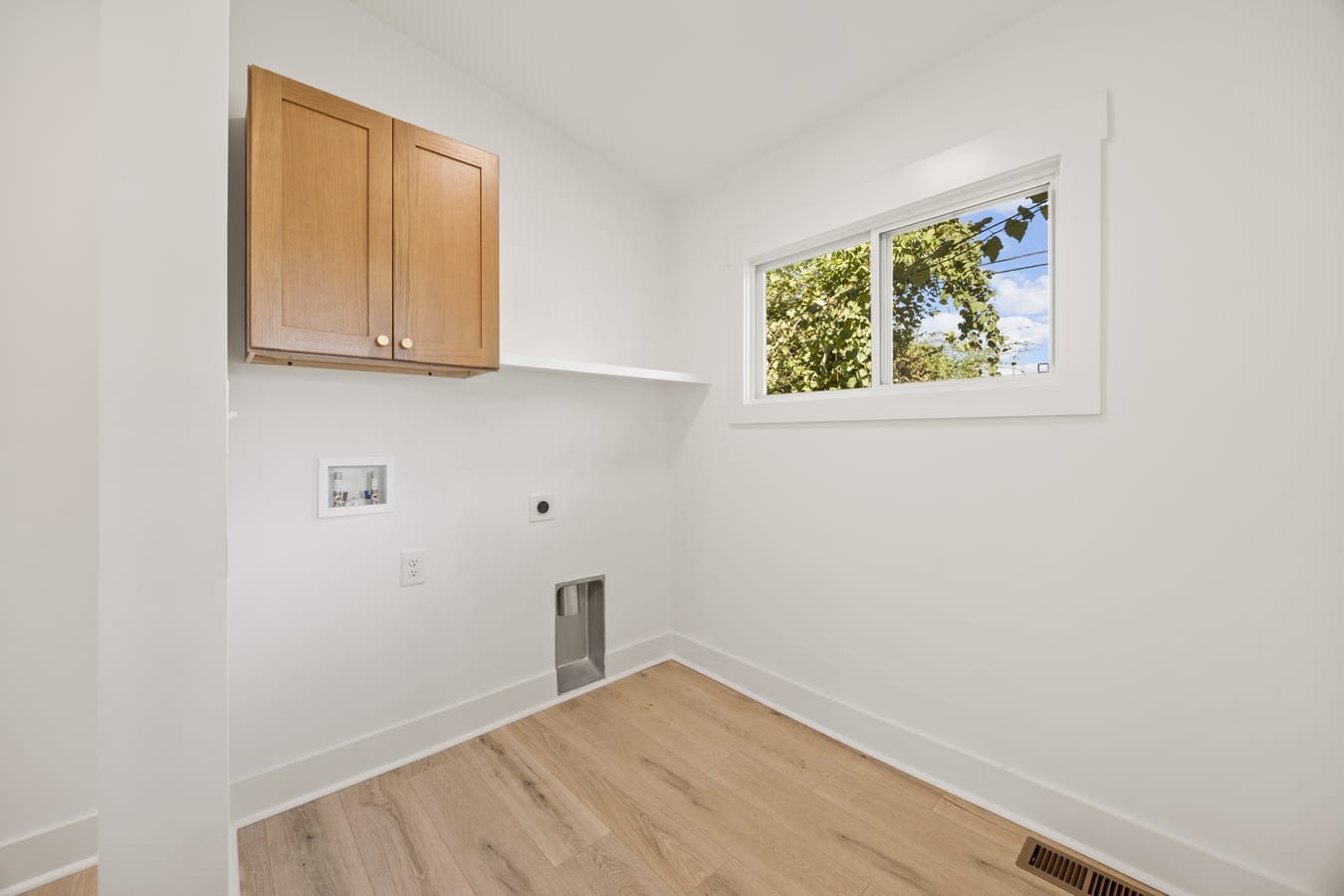 711 Lawrence St Property Photo 17