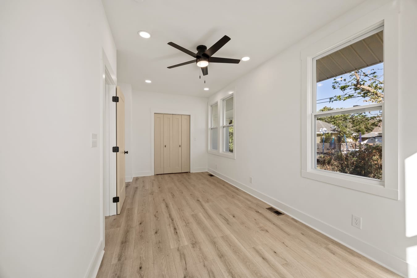 711 Lawrence St Property Photo 19