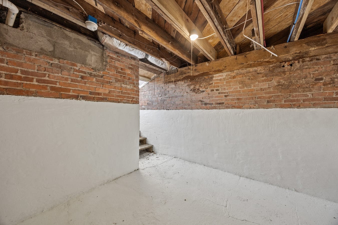 711 Lawrence St Property Photo 33