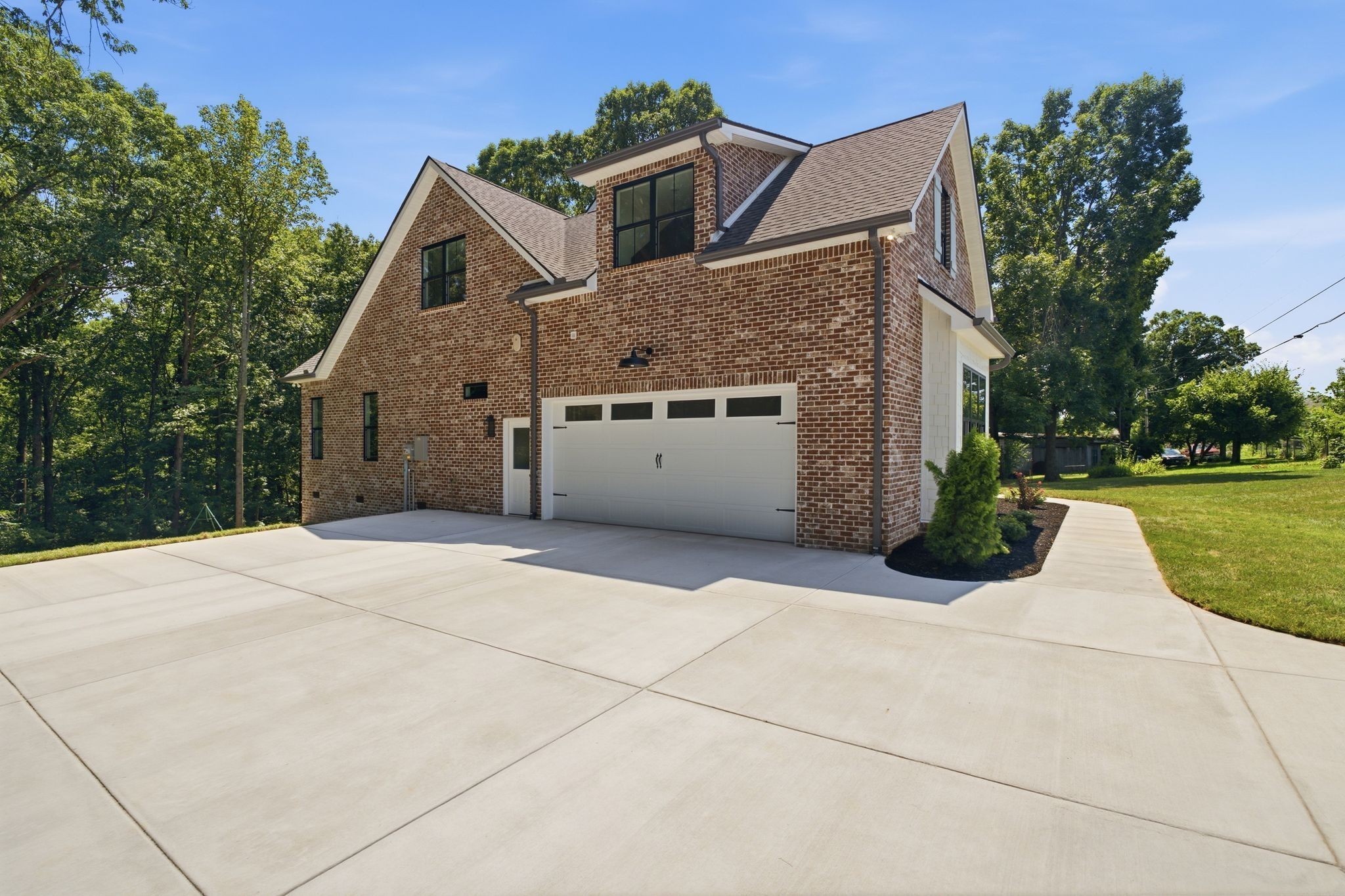 5855 Fisher Grove Rd Property Photo 3