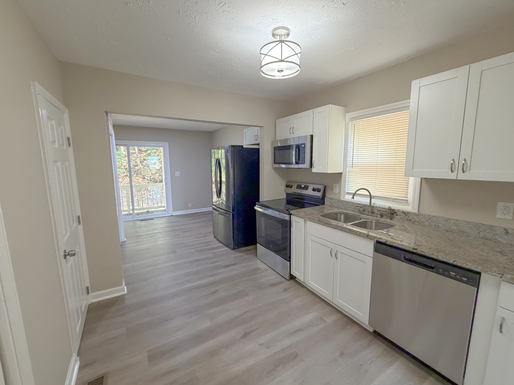 150 Slaters Creek Ln Property Photo 8