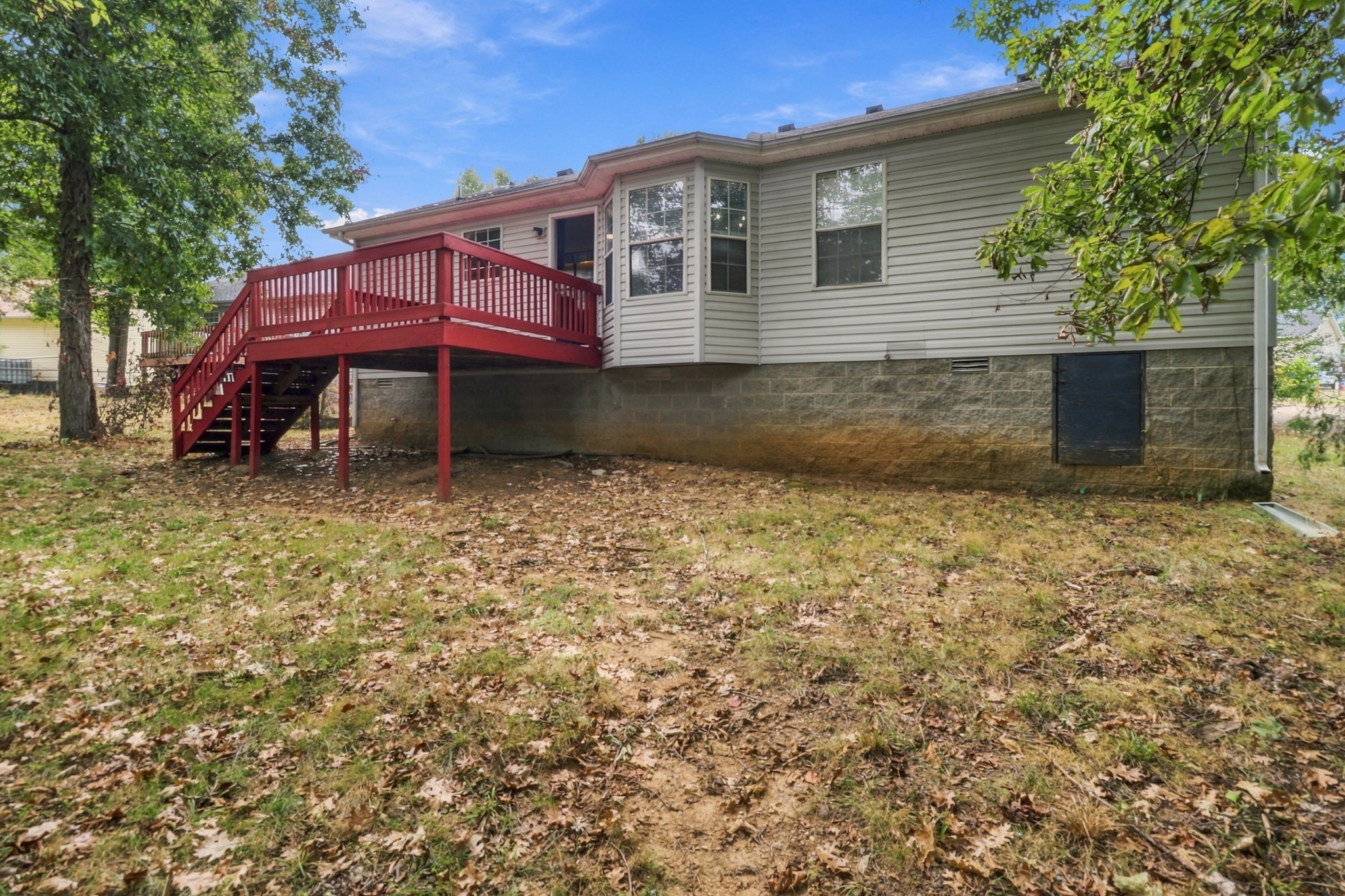 316 Crockett Ct Property Photo 4