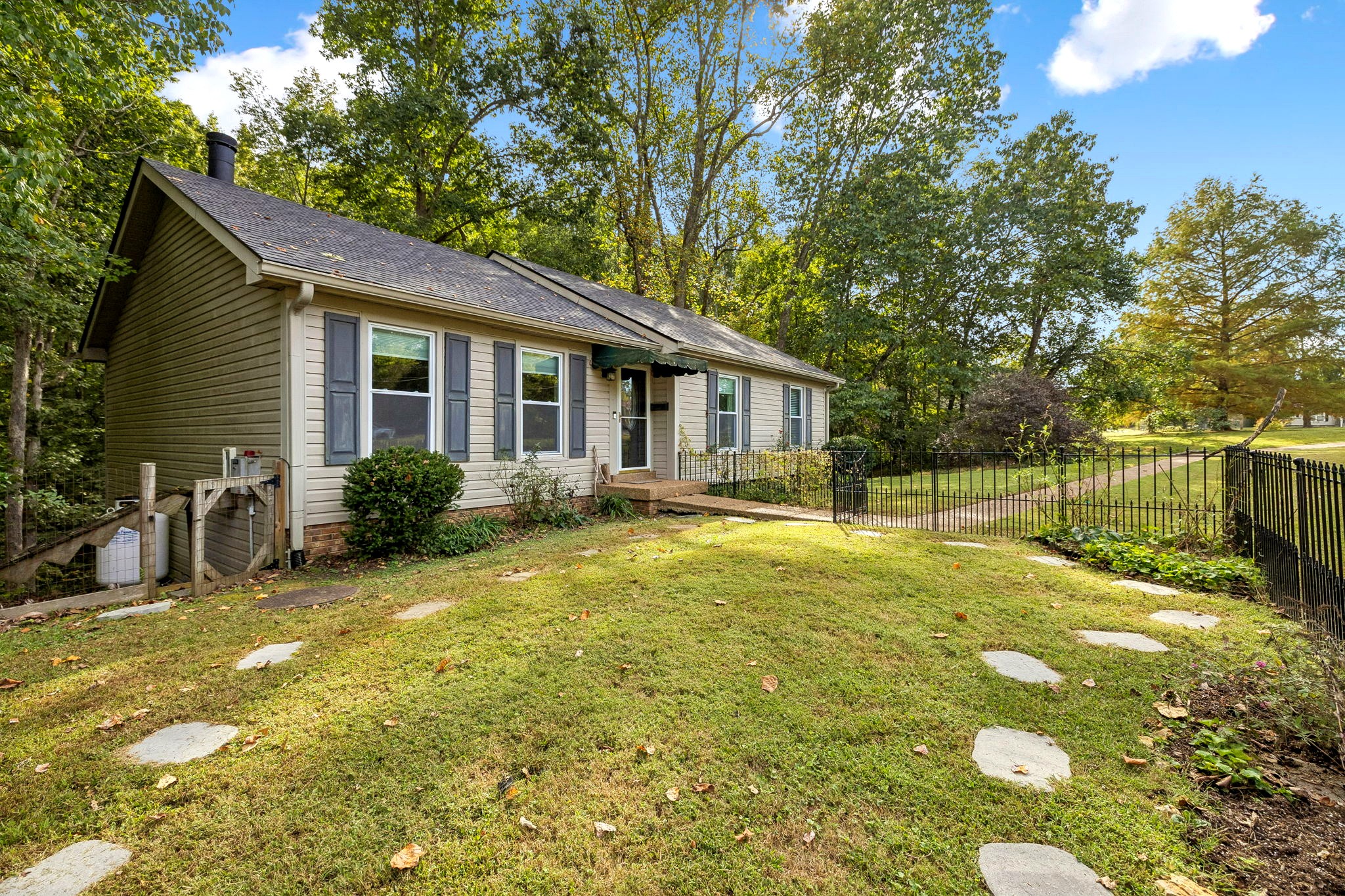 120 Knollwood Ct Property Photo 3