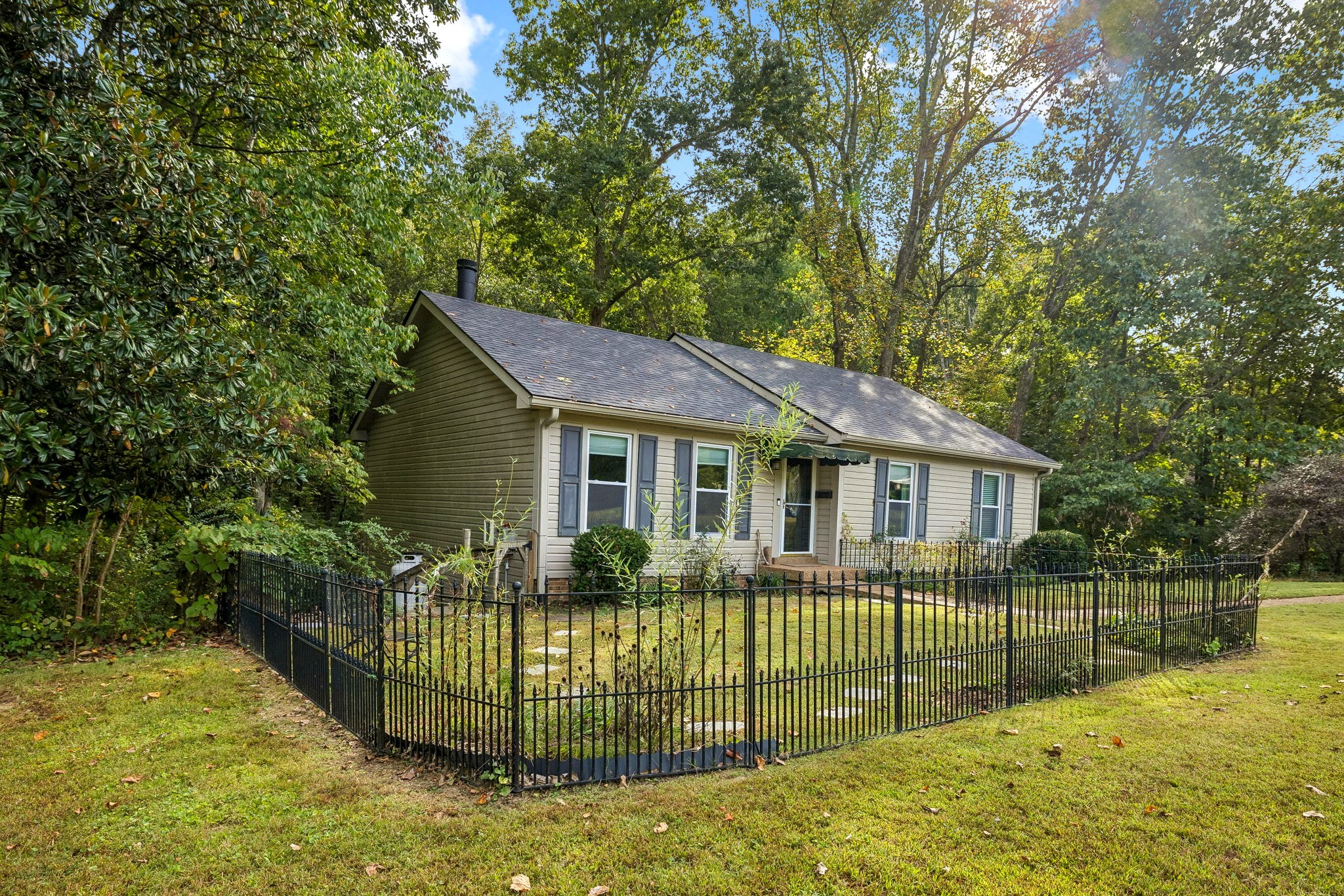 120 Knollwood Ct Property Photo 4