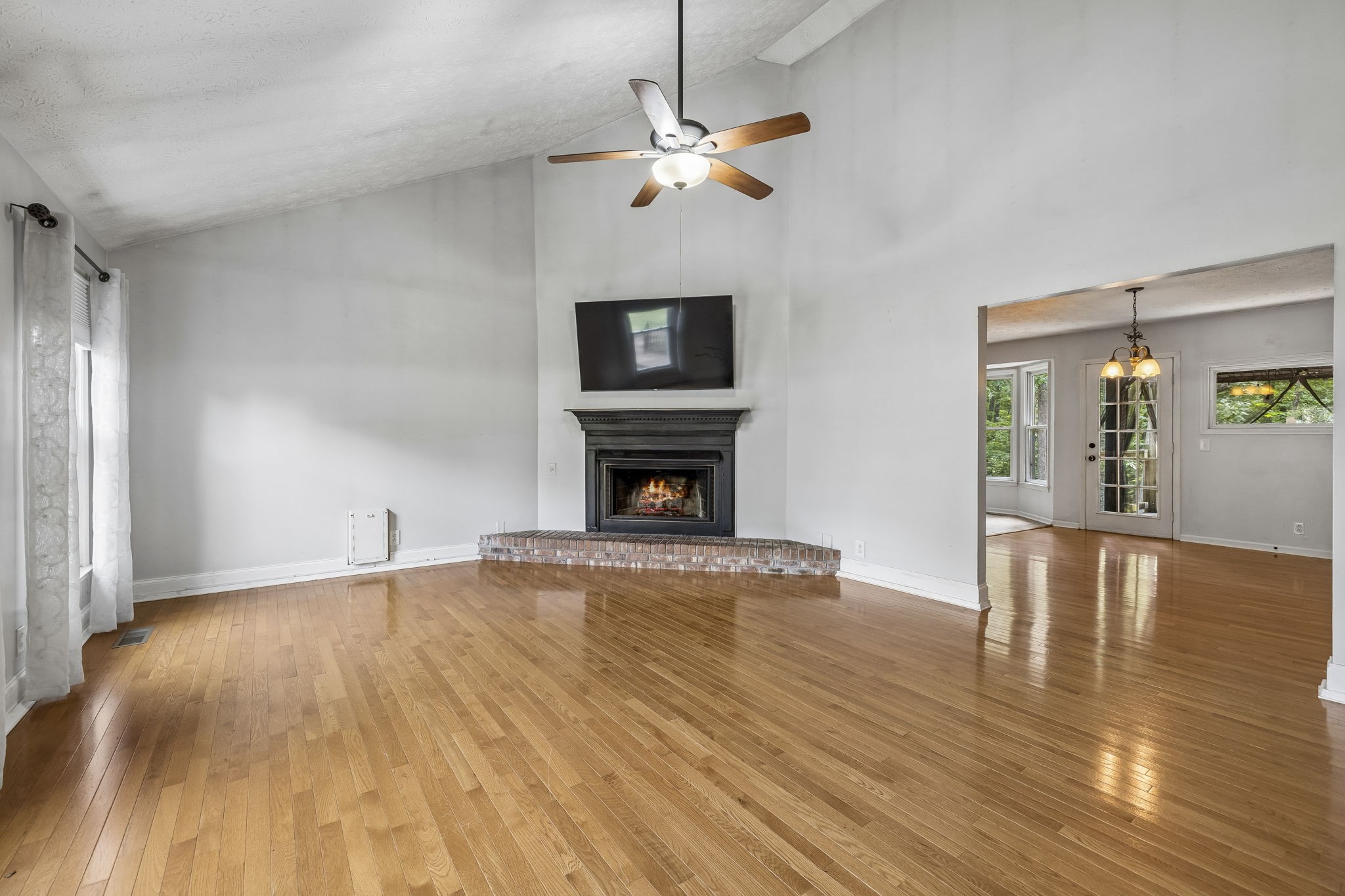 120 Knollwood Ct Property Photo 8
