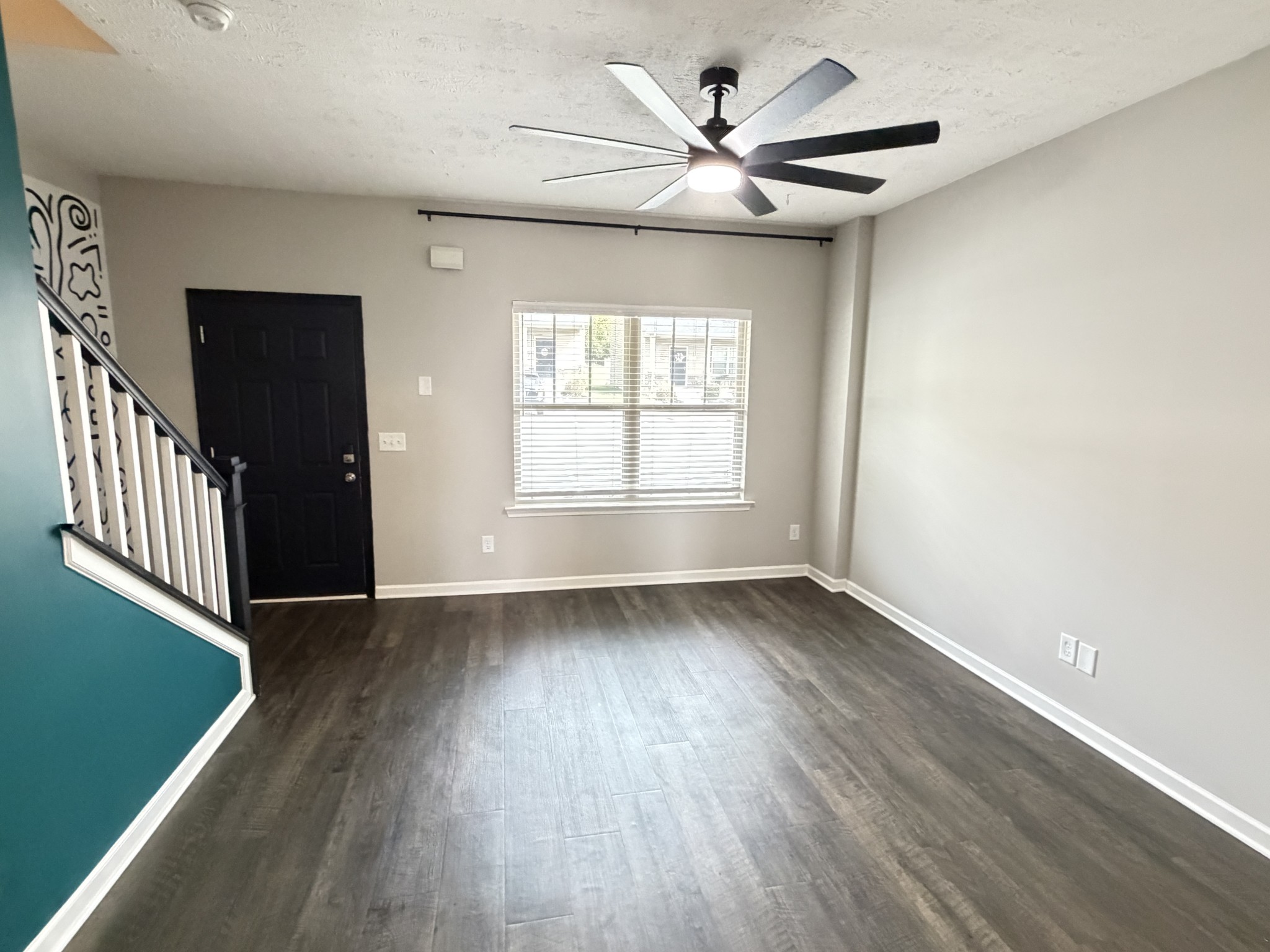 4033 Saddlecreek Way Property Photo 2