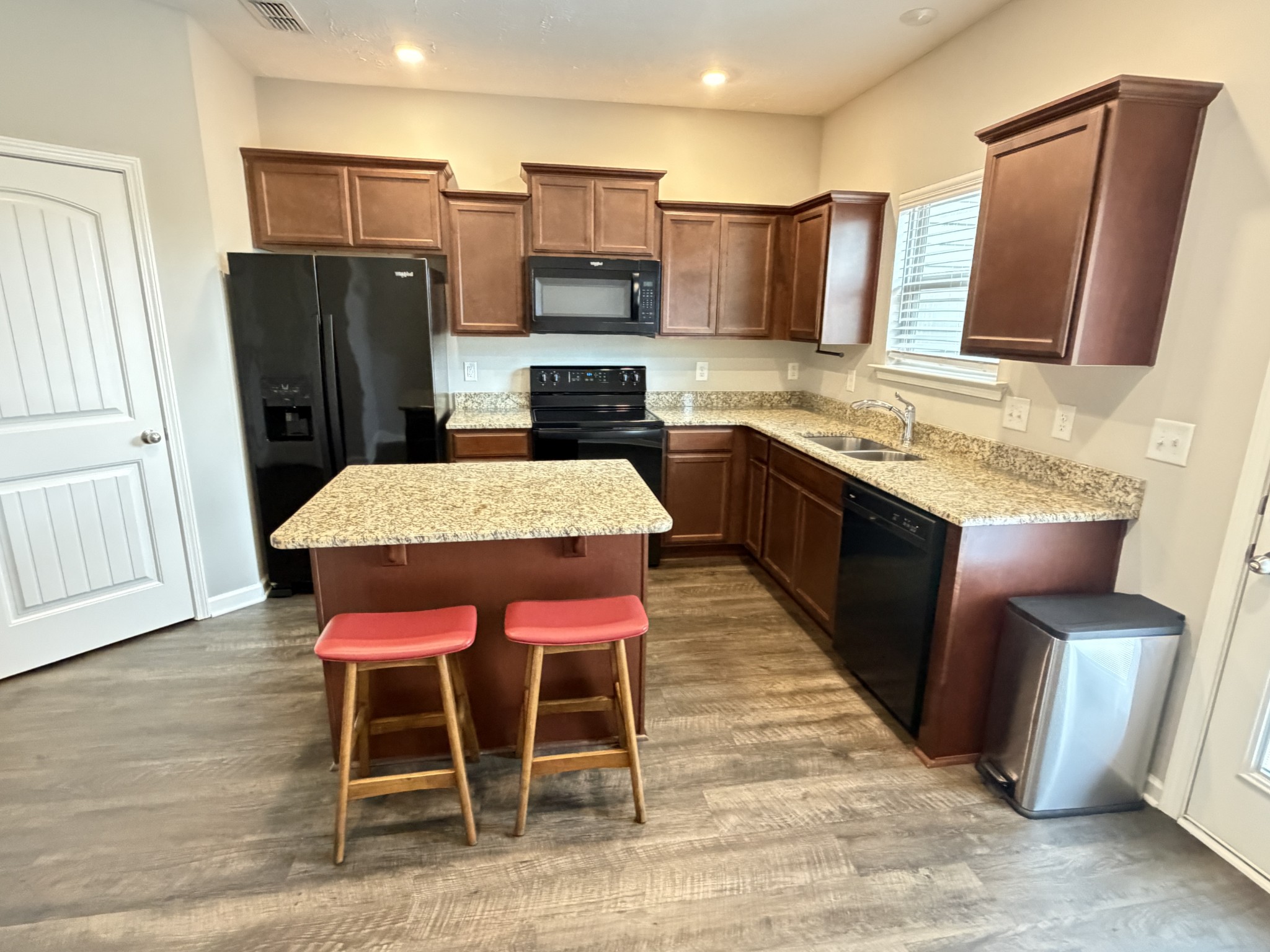 4033 Saddlecreek Way Property Photo 4