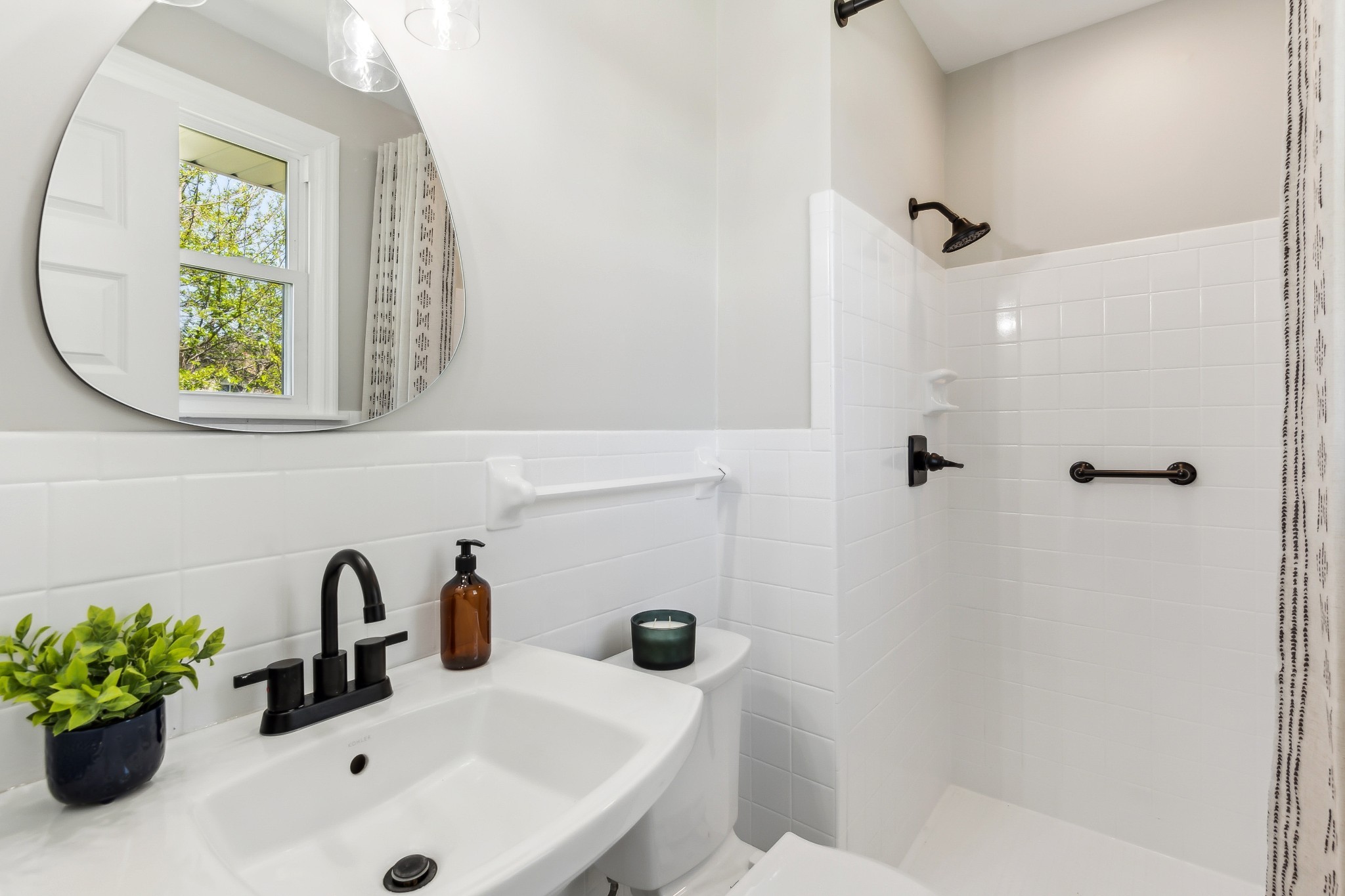 4052 Kings Ln Property Photo 8