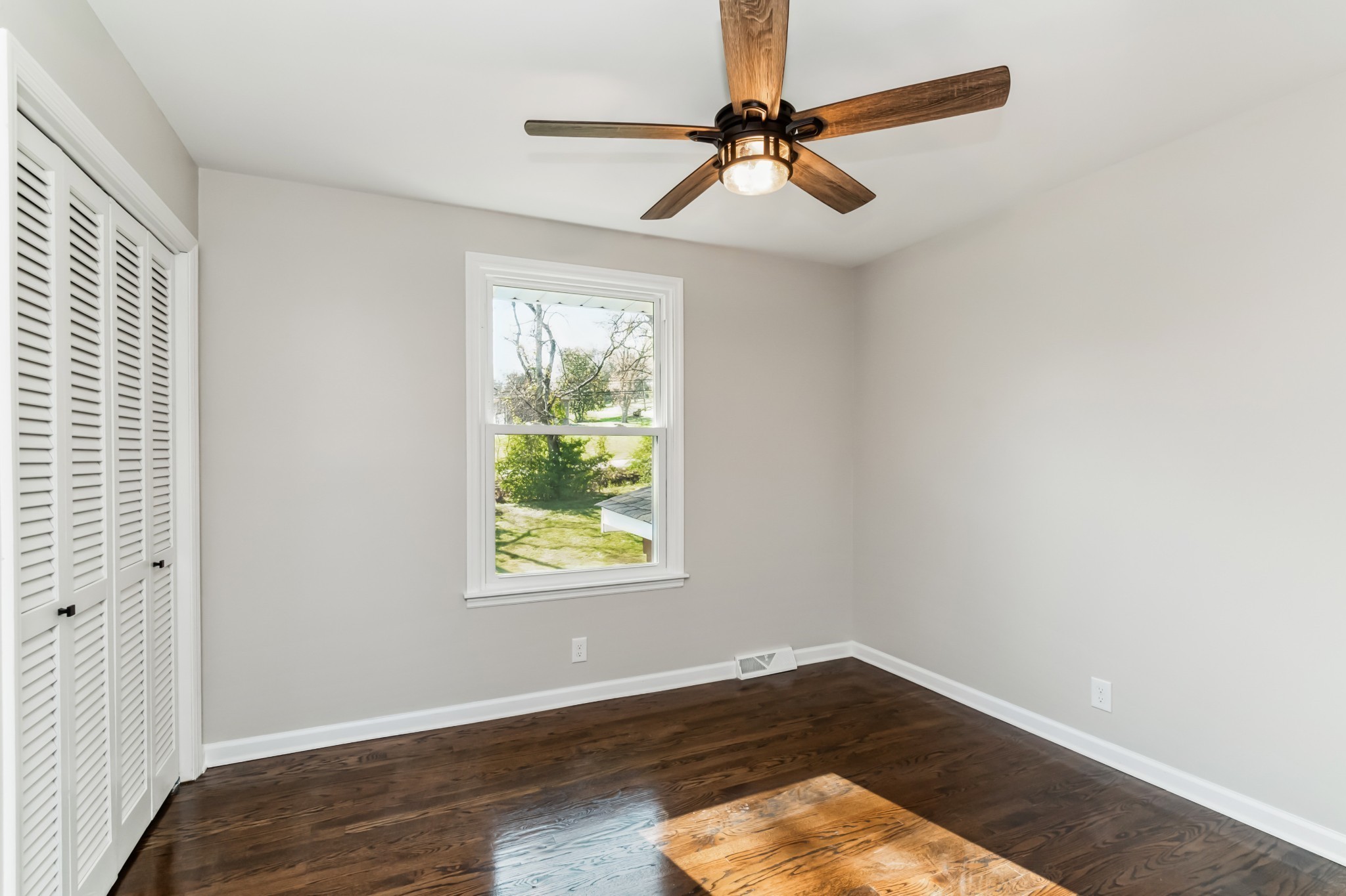 4052 Kings Ln Property Photo 11