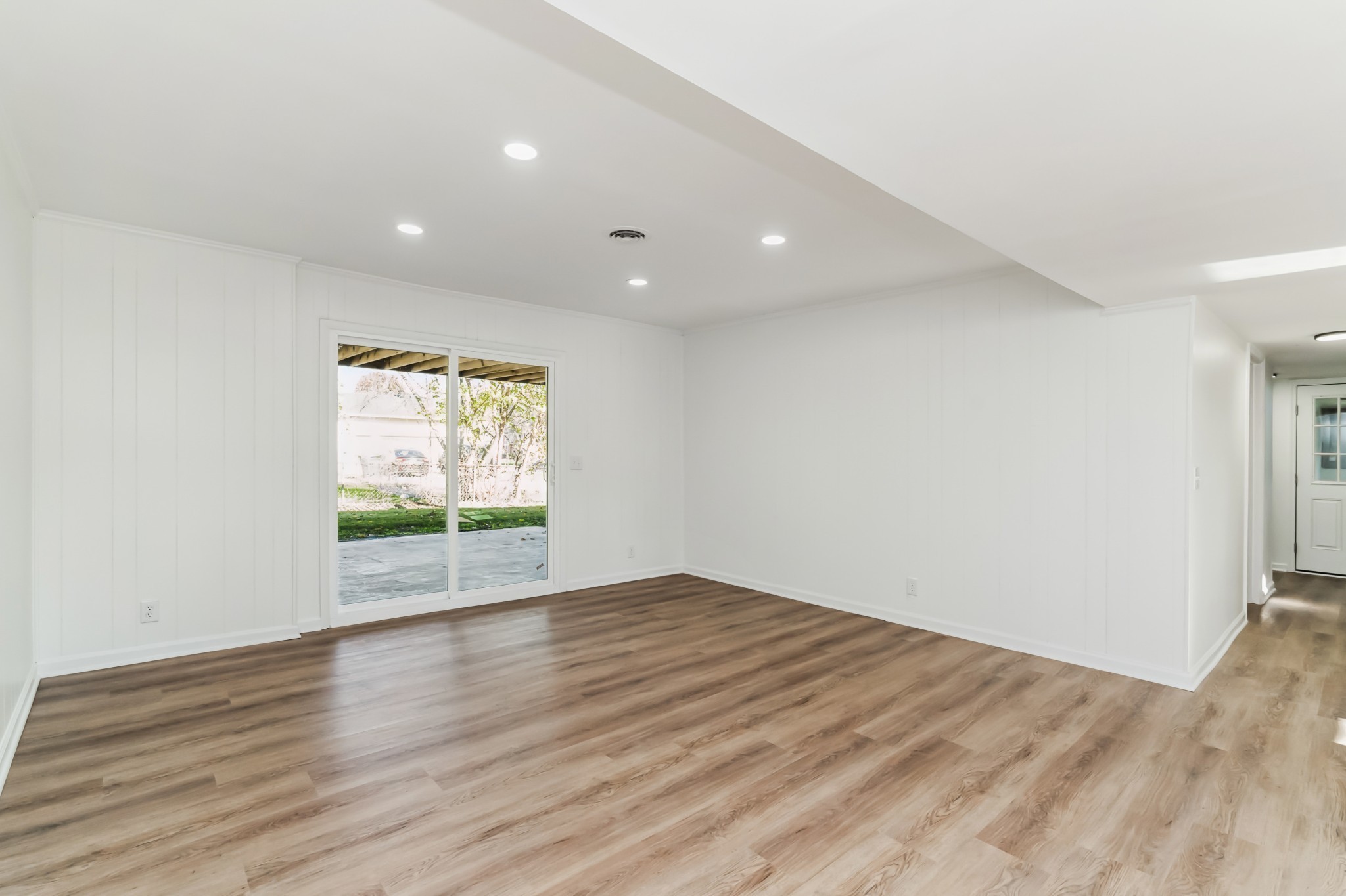 4052 Kings Ln Property Photo 13