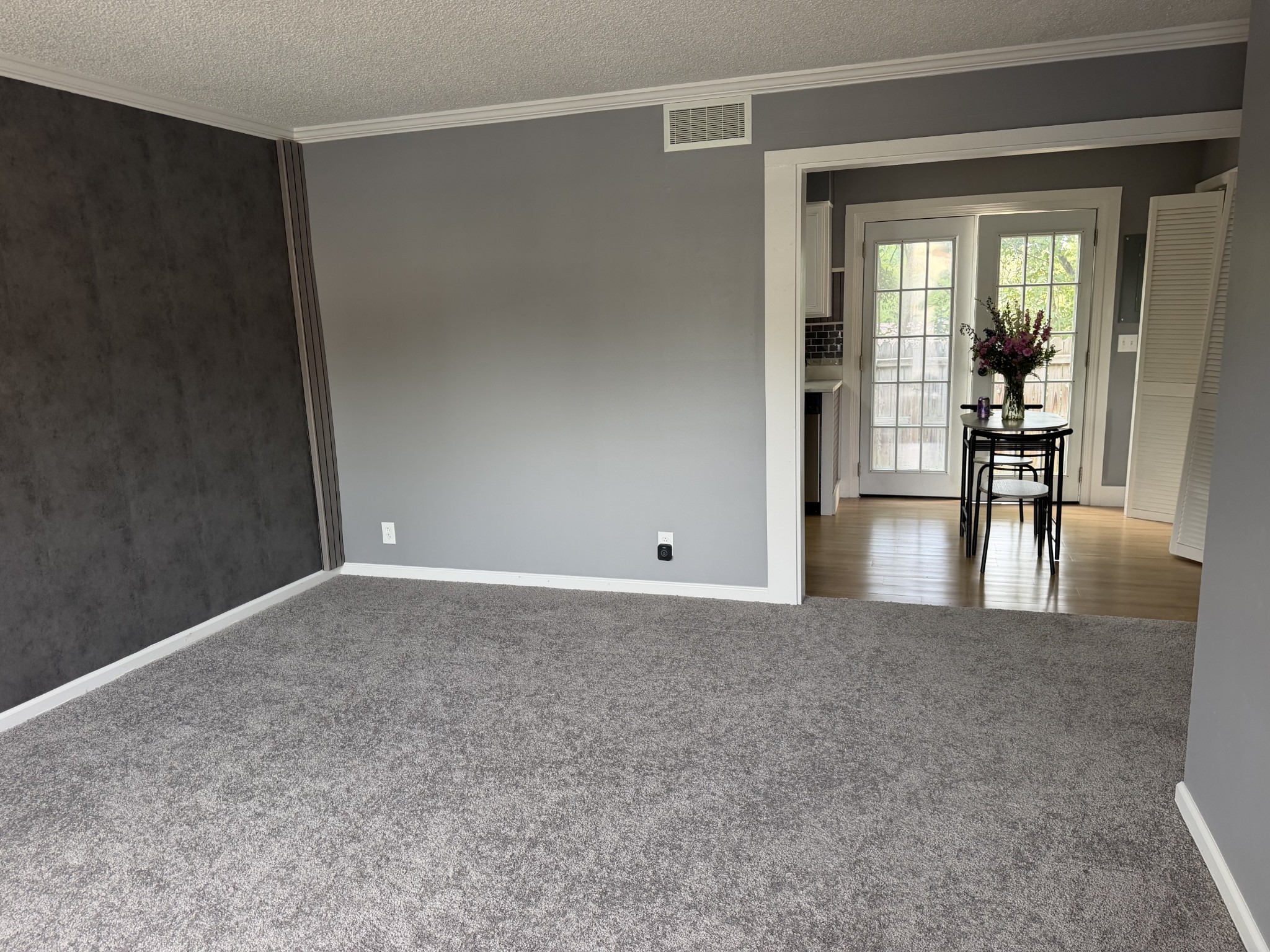 1115 Quail Ct, W Property Photo 3