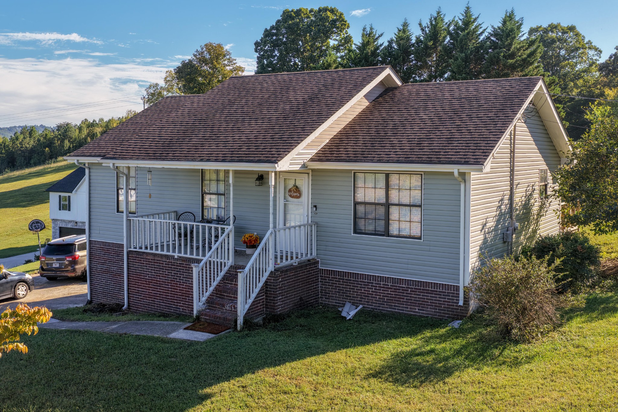 2077 Saunders Road Property Photo 1