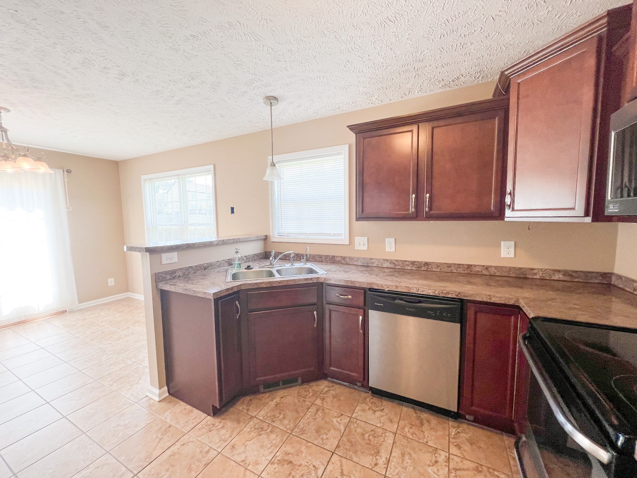 1265 Morstead Dr Property Photo 5