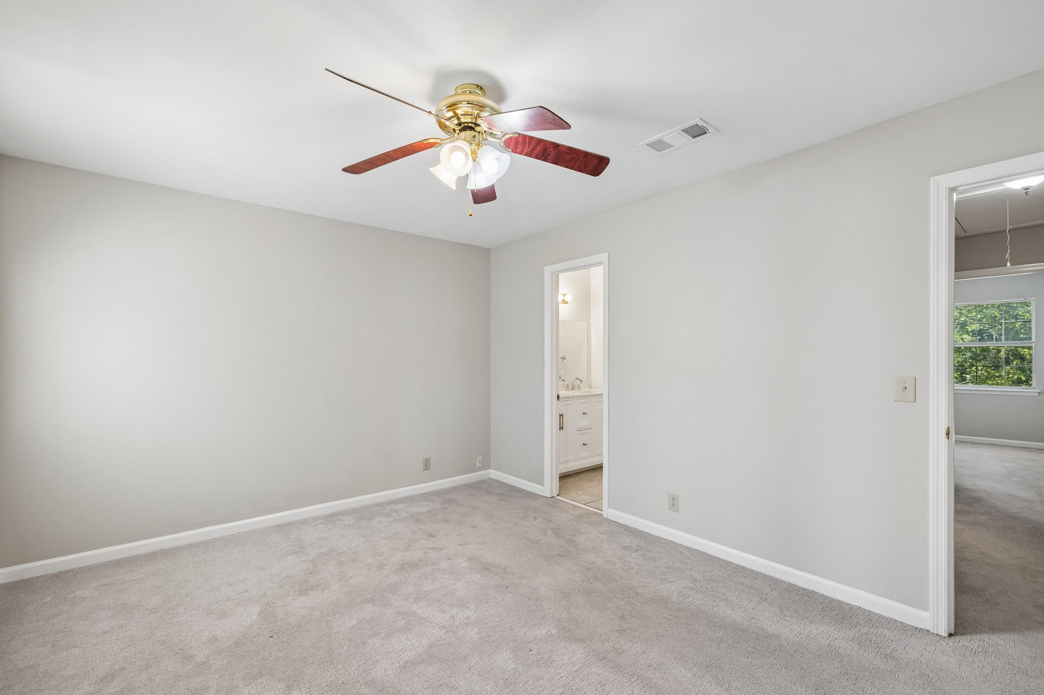 305 Chase Ct Property Photo 24
