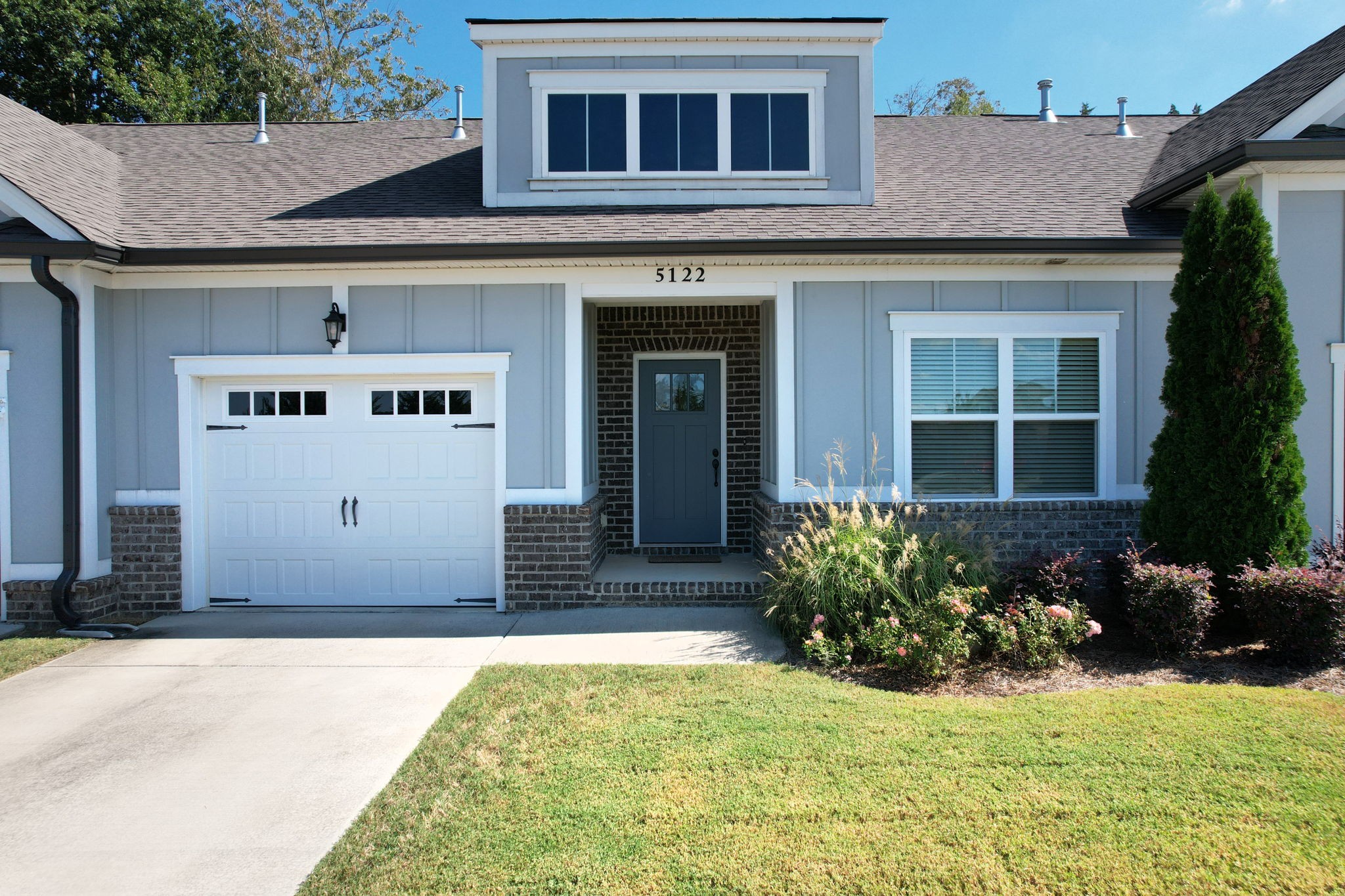 5122 Meadowbend Drive, Ne Property Photo 1