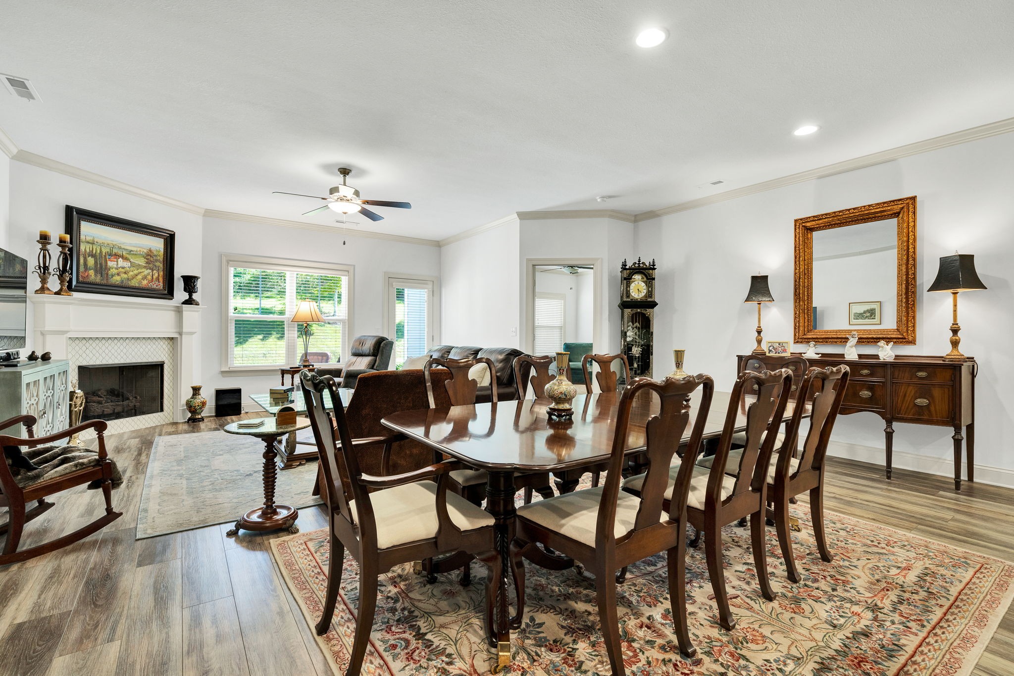 5122 Meadowbend Drive, Ne Property Photo 8