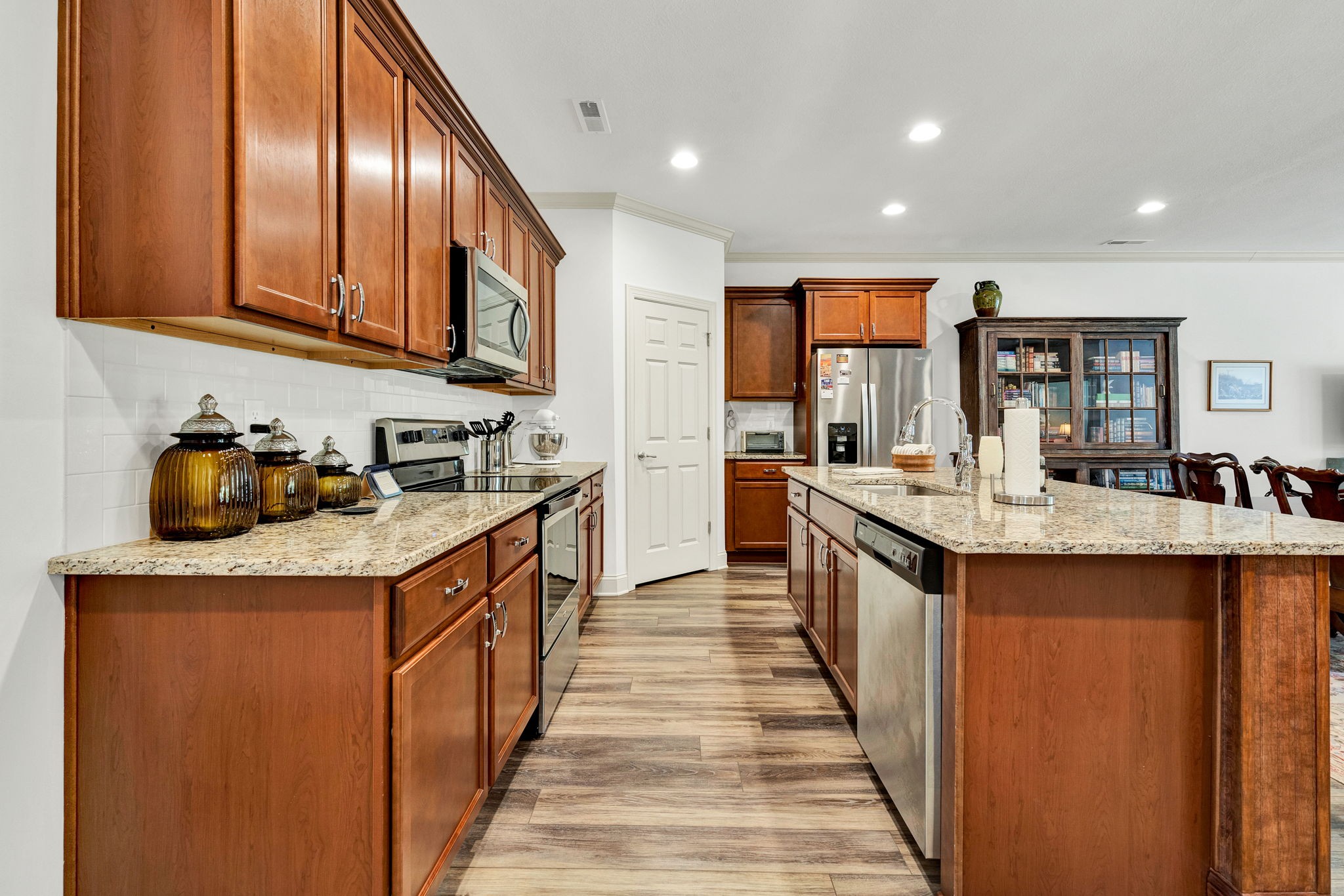 5122 Meadowbend Drive, Ne Property Photo 11