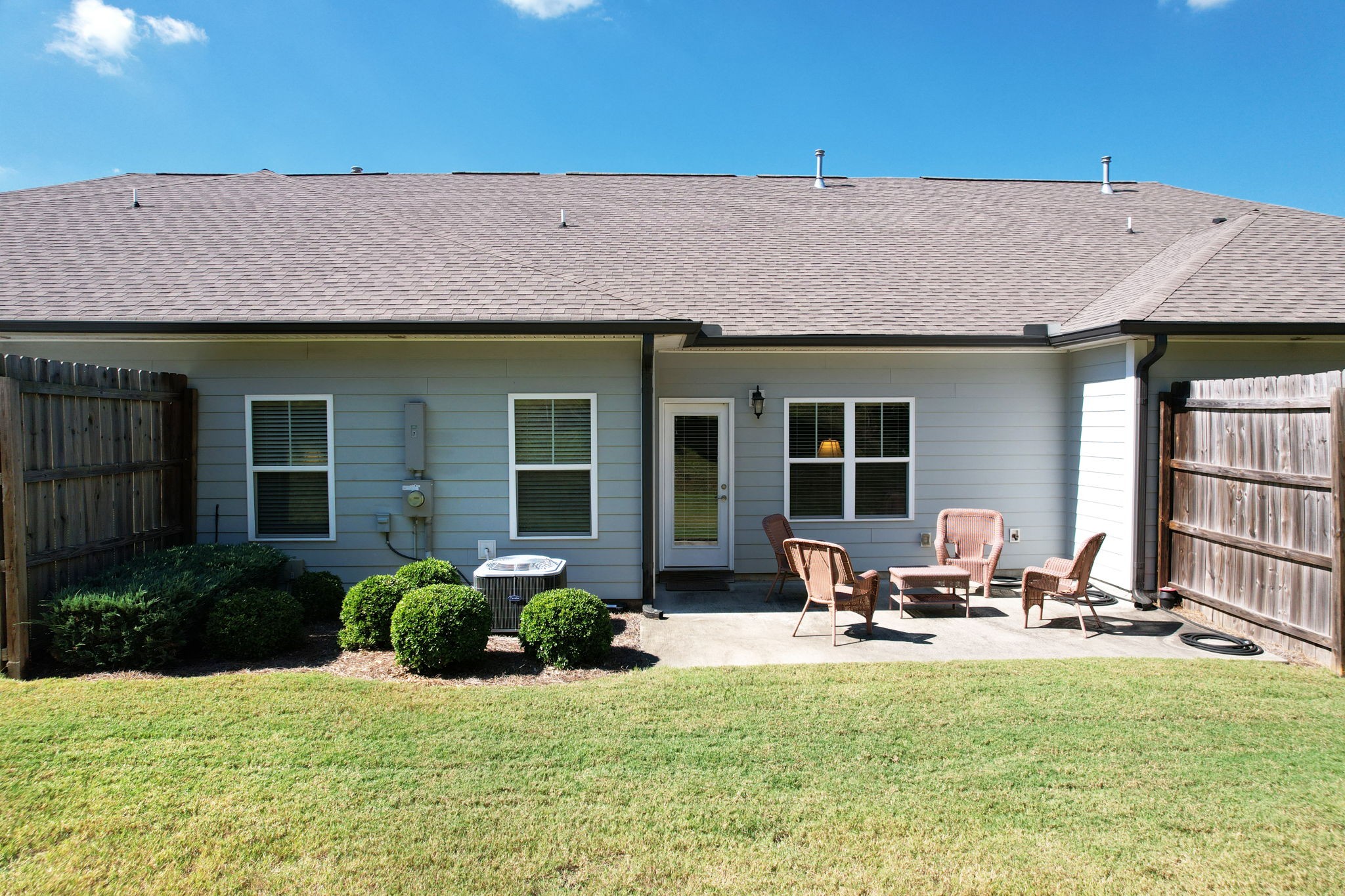 5122 Meadowbend Drive, Ne Property Photo 24