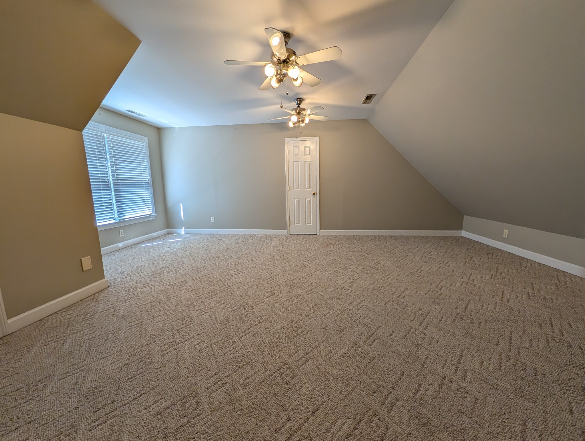 2235 Athens Ave Property Photo 11