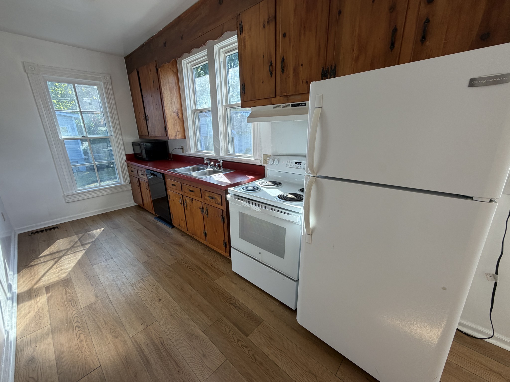 420 E Bell St Property Photo 2