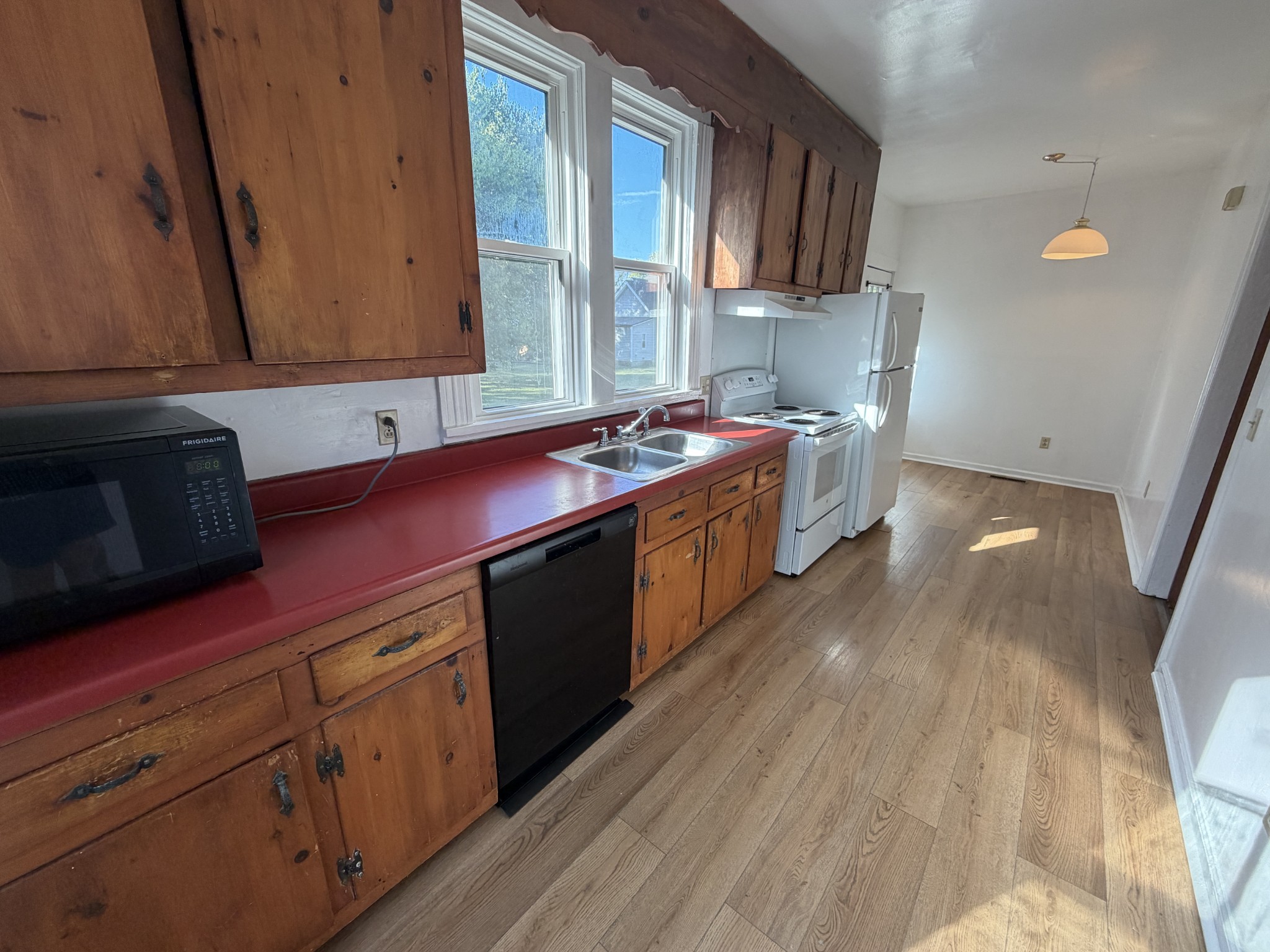 420 E Bell St Property Photo 3