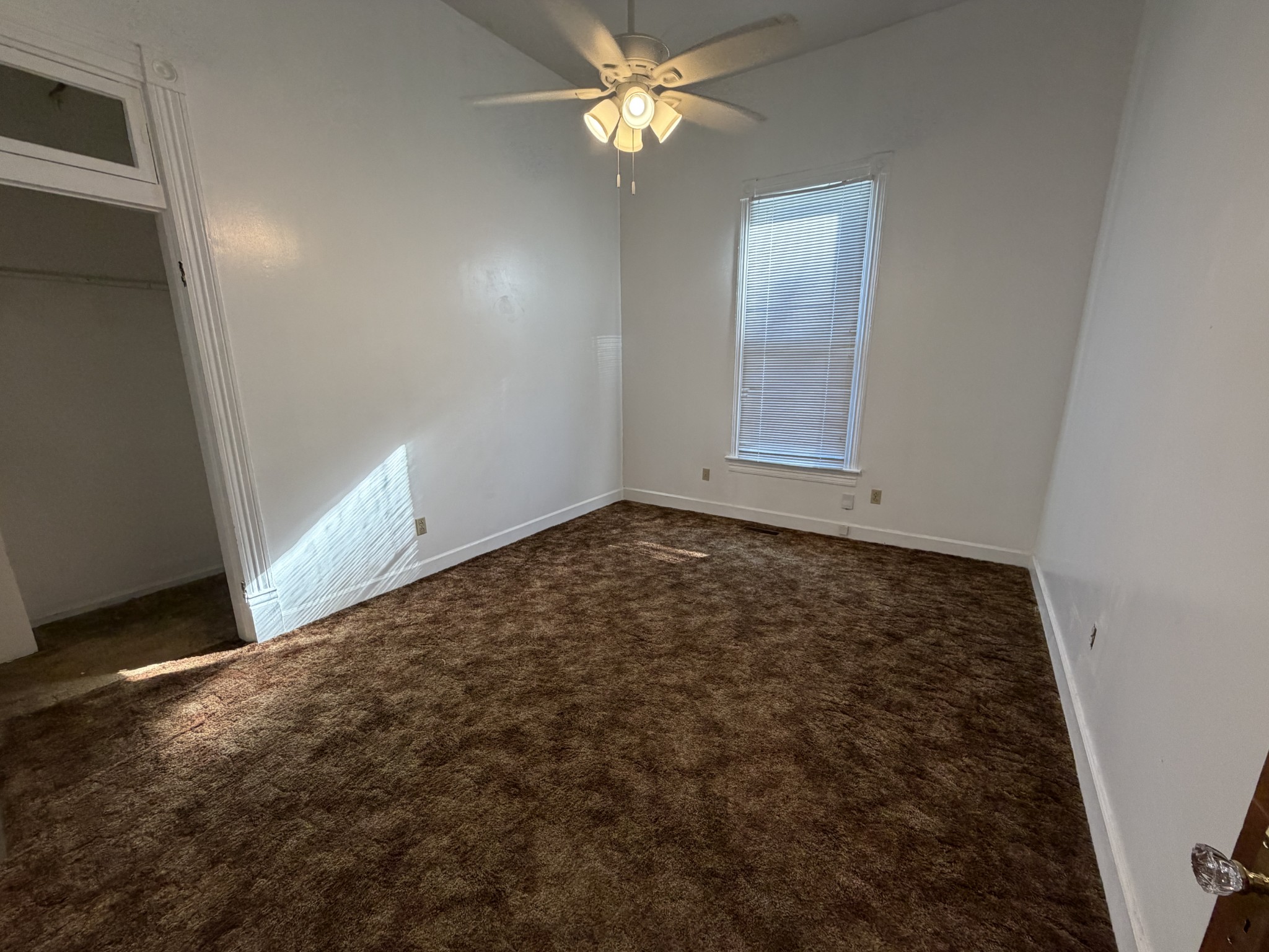 420 E Bell St Property Photo 4